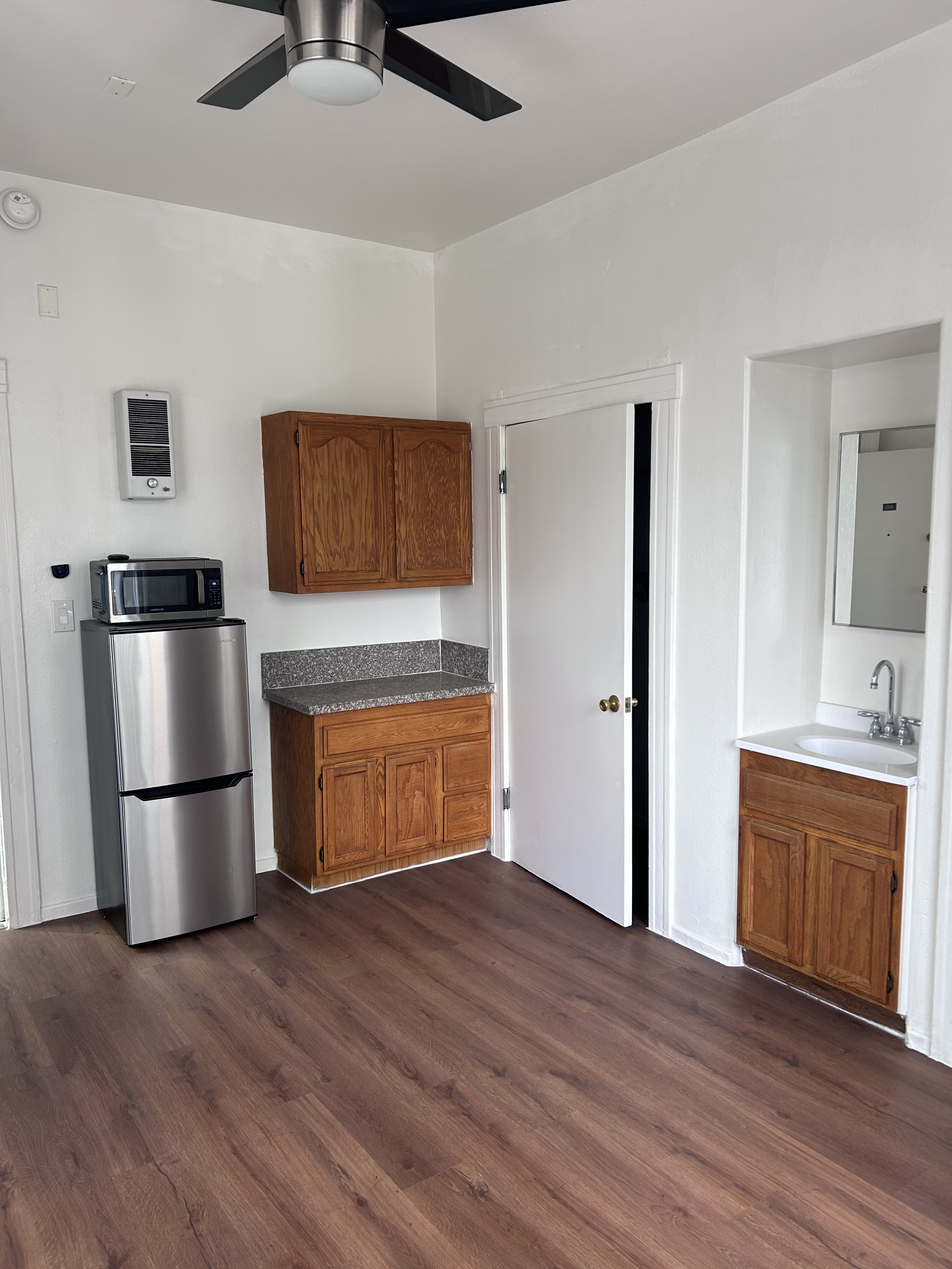 Charming Downtown Studio With Private Bath And Parking Options - Photo 1