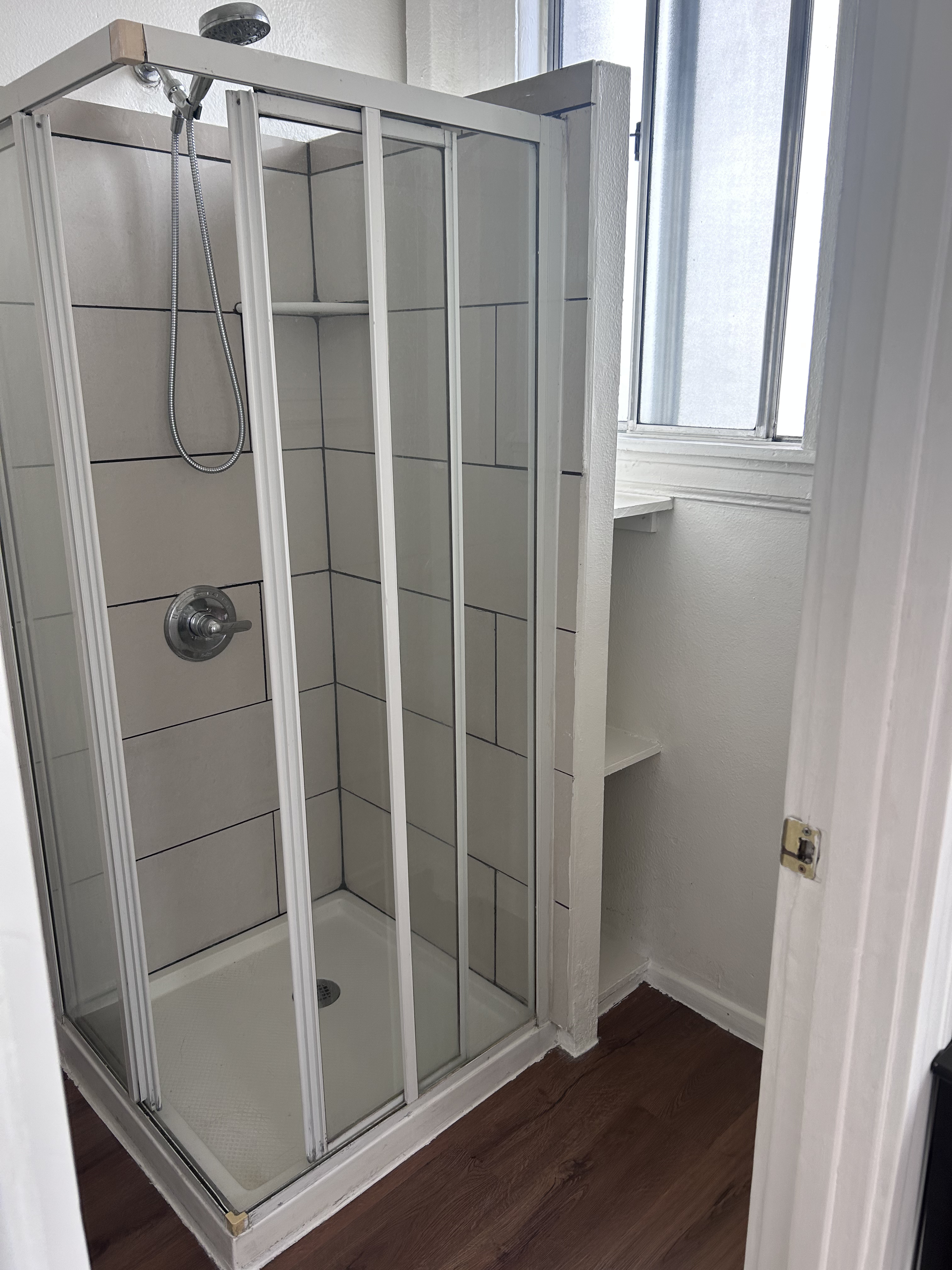 Charming Downtown Studio With Private Bath And Parking Options - Photo 4