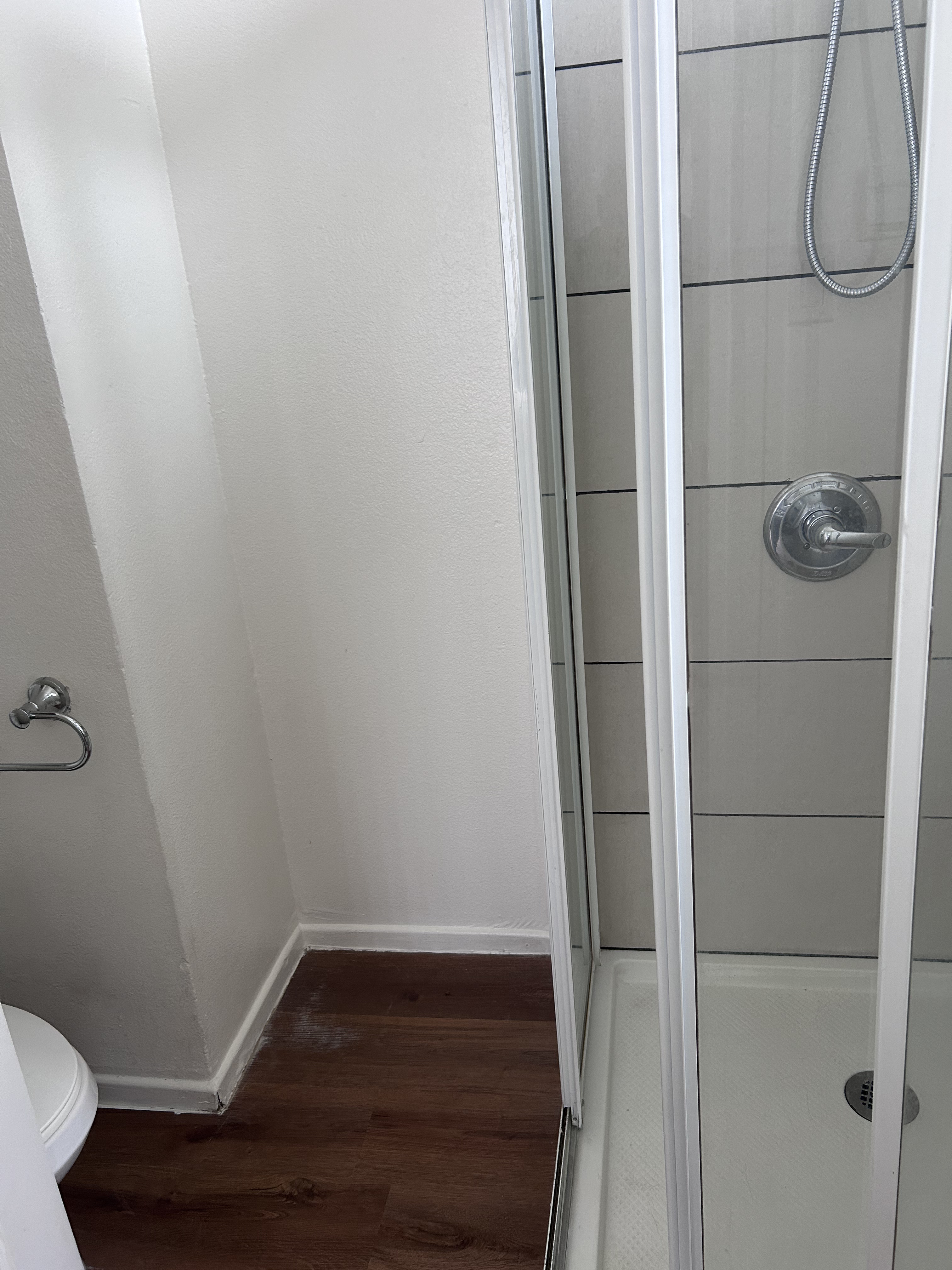 Charming Downtown Studio With Private Bath And Parking Options - Photo 5