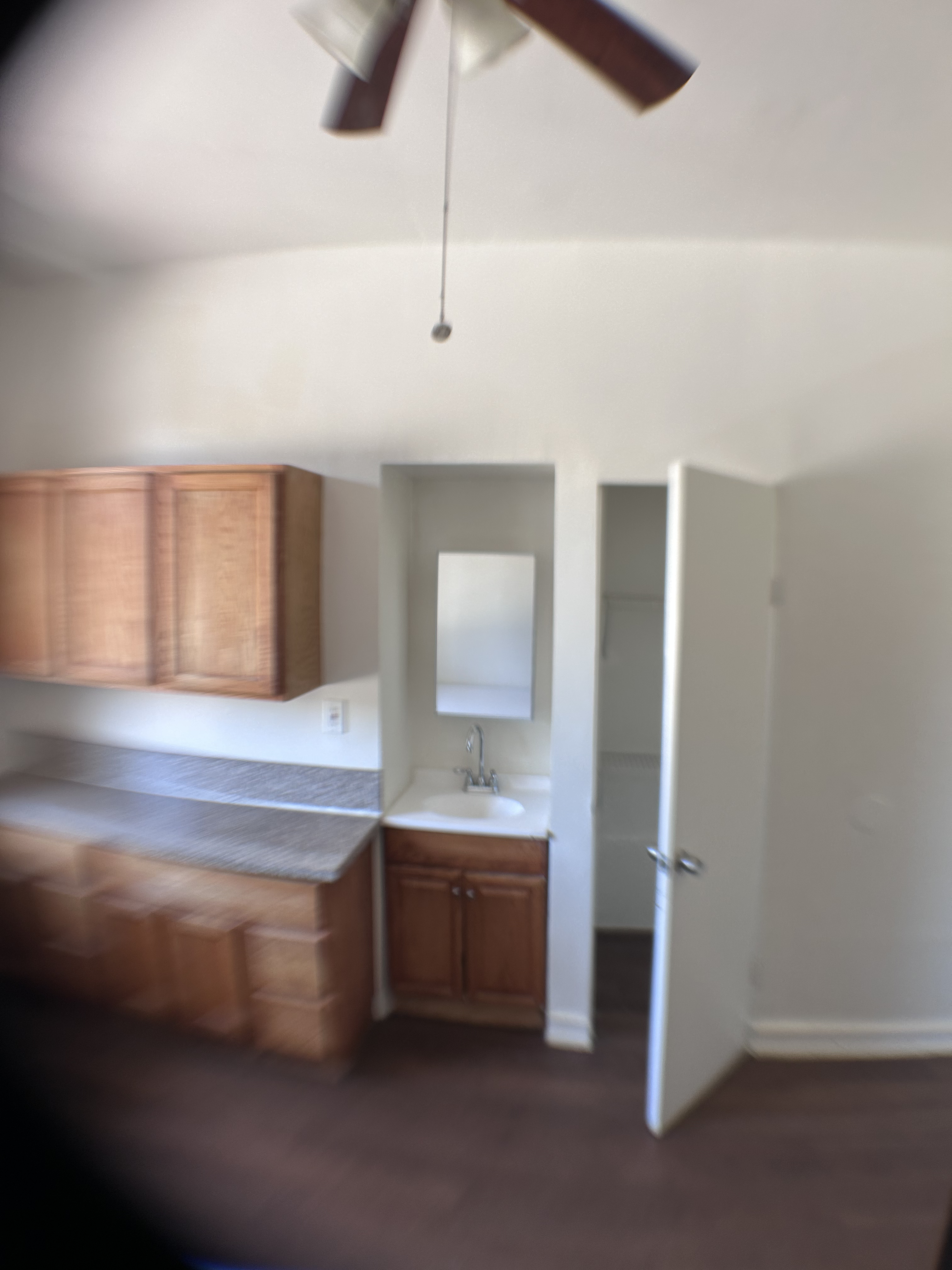 Charming Downtown Studio With Private Bath And Parking Options - Photo 4