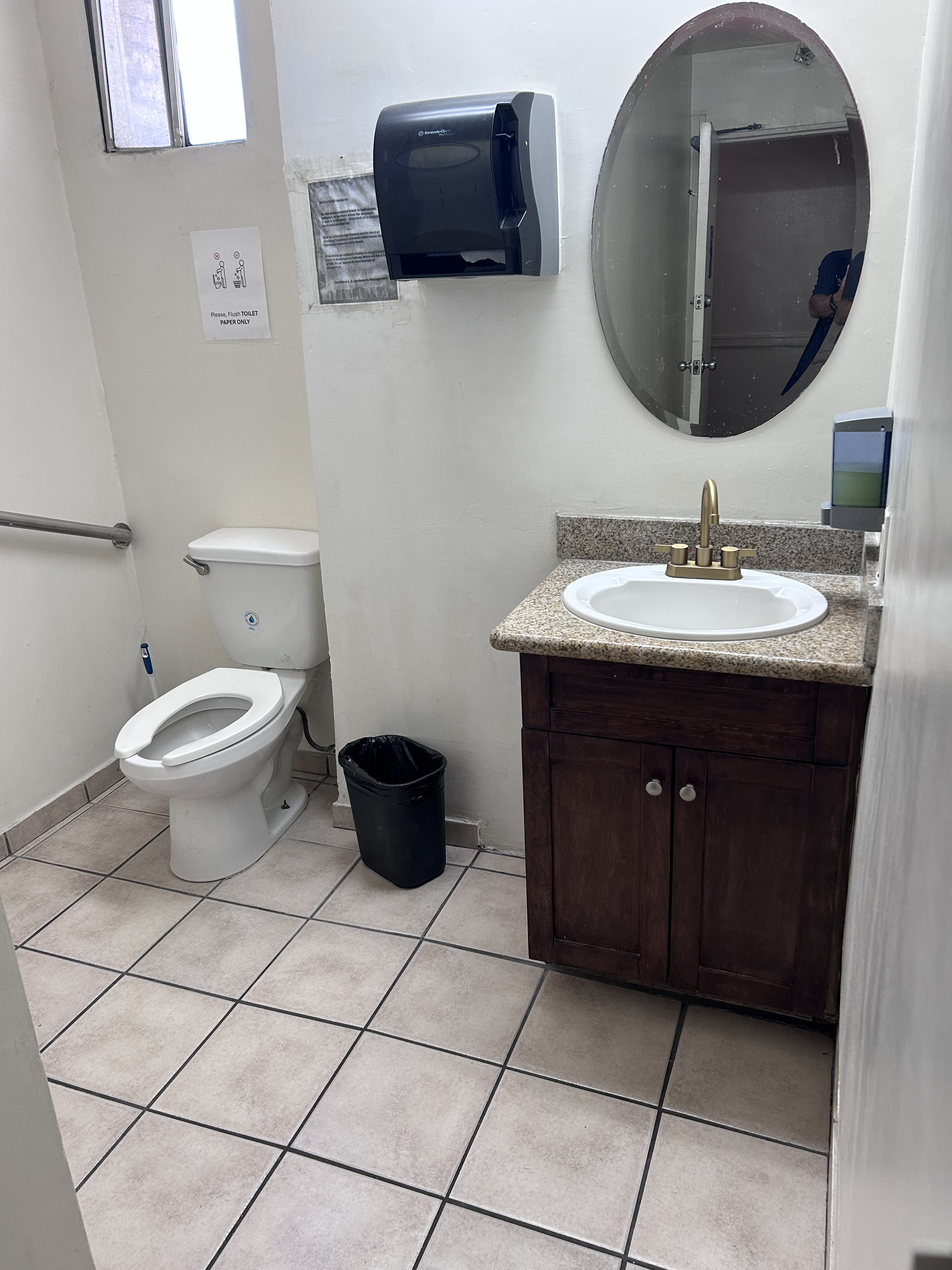 Charming Downtown Studio With Private Bath And Parking Options - Photo 2