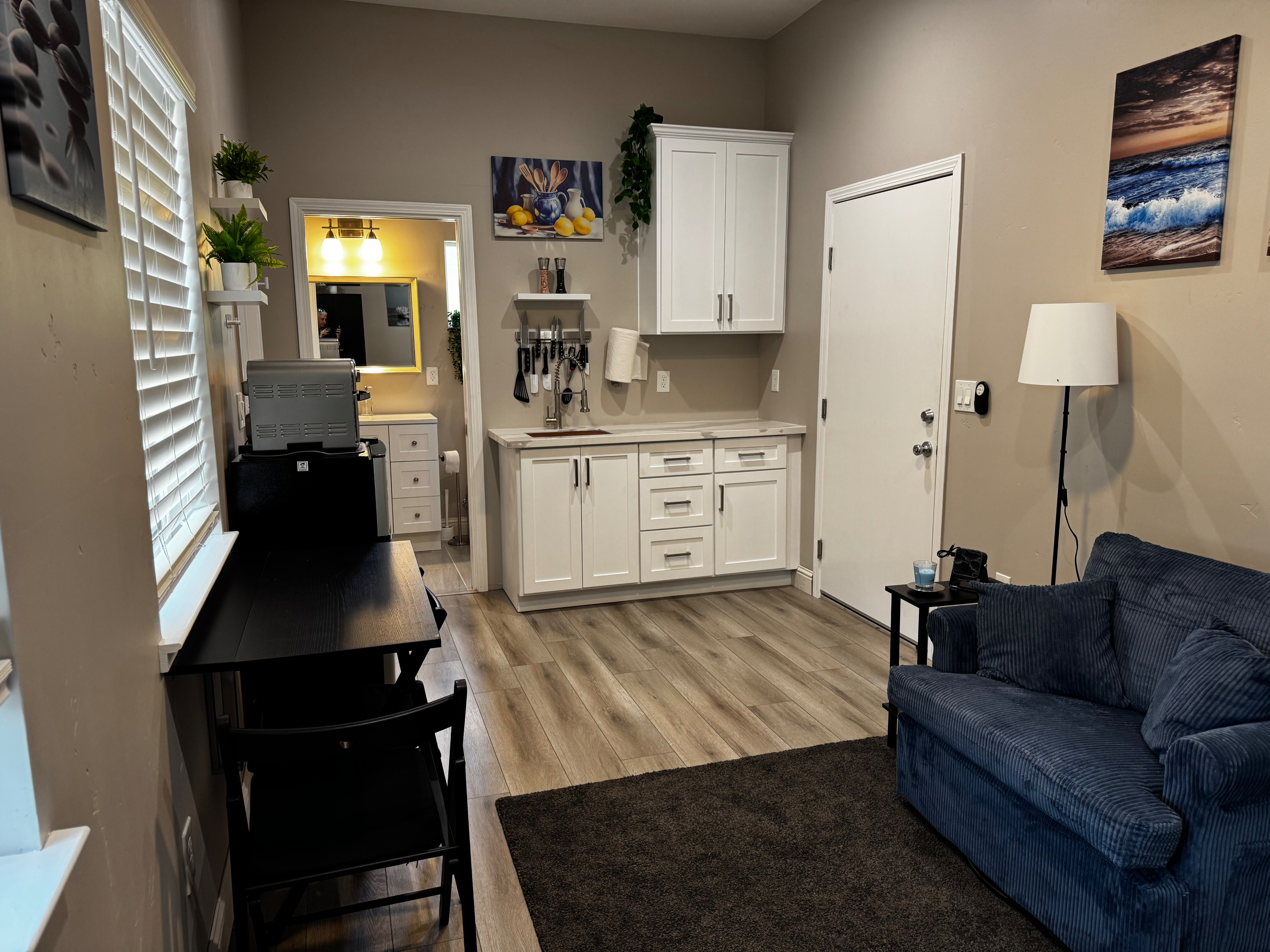 Super cute well stocked Studio, private patio backs up to small private park, optional laundry service available - Photo 2