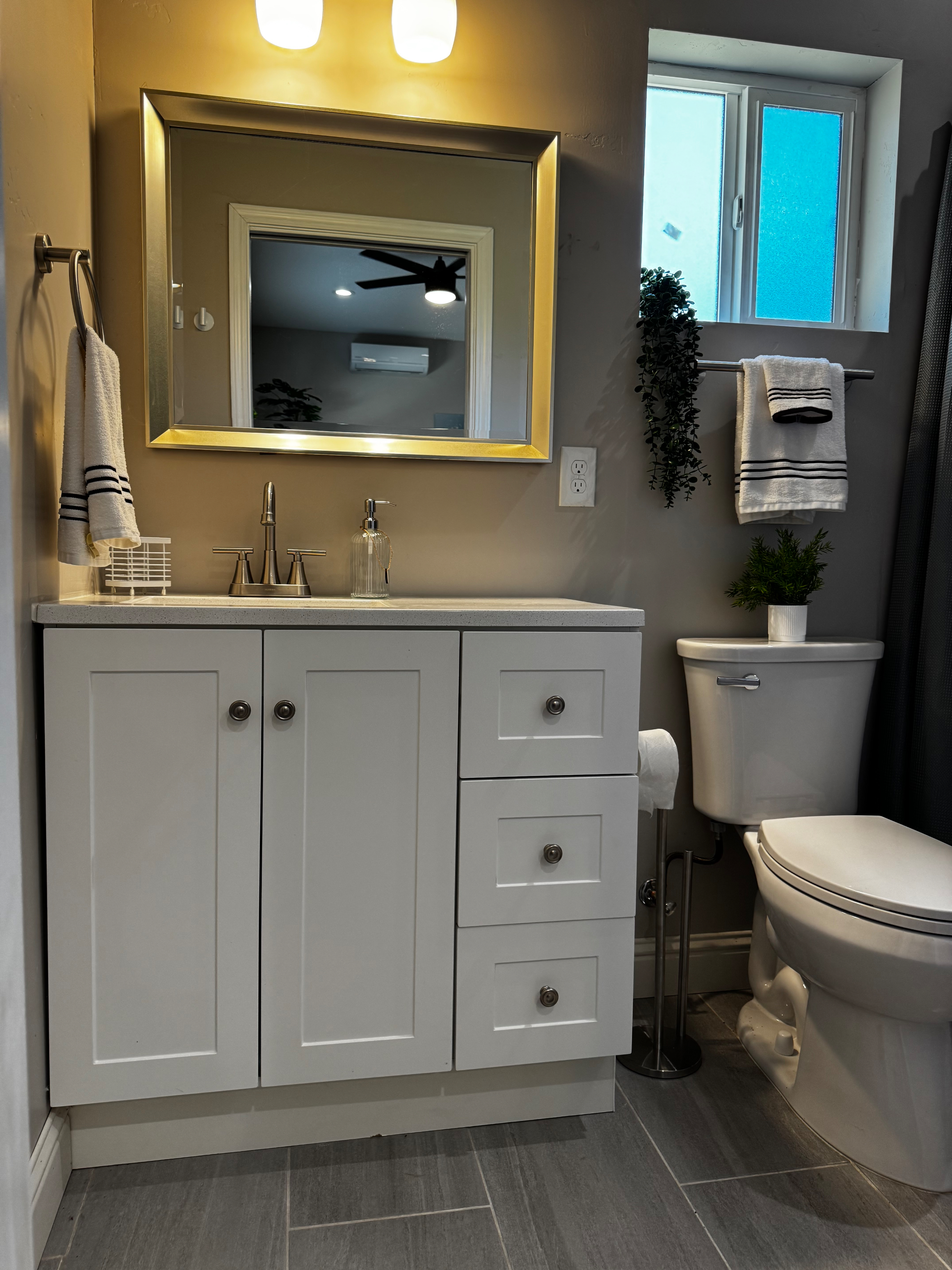 Super cute well stocked Studio, private patio backs up to small private park, optional laundry service available - Photo 3
