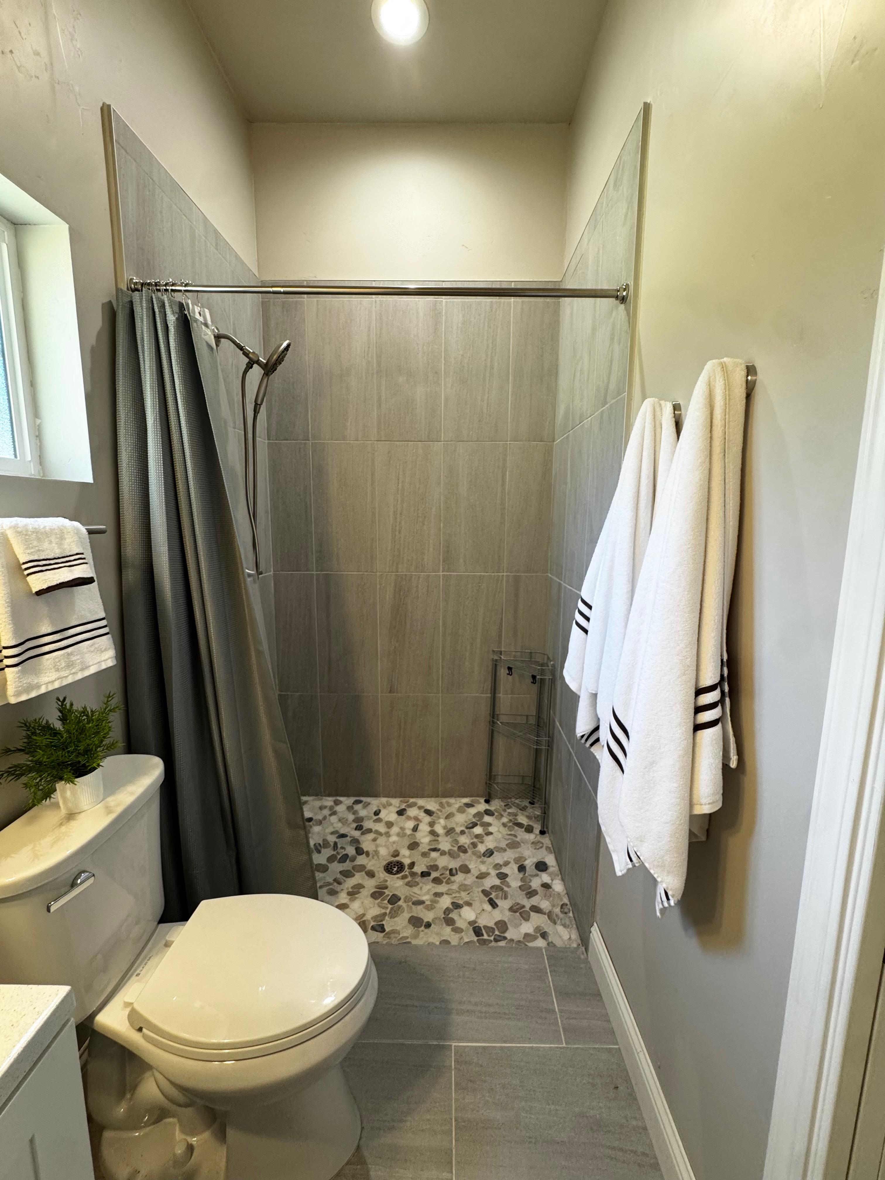 Super cute well stocked Studio, private patio backs up to small private park, optional laundry service available - Photo 6