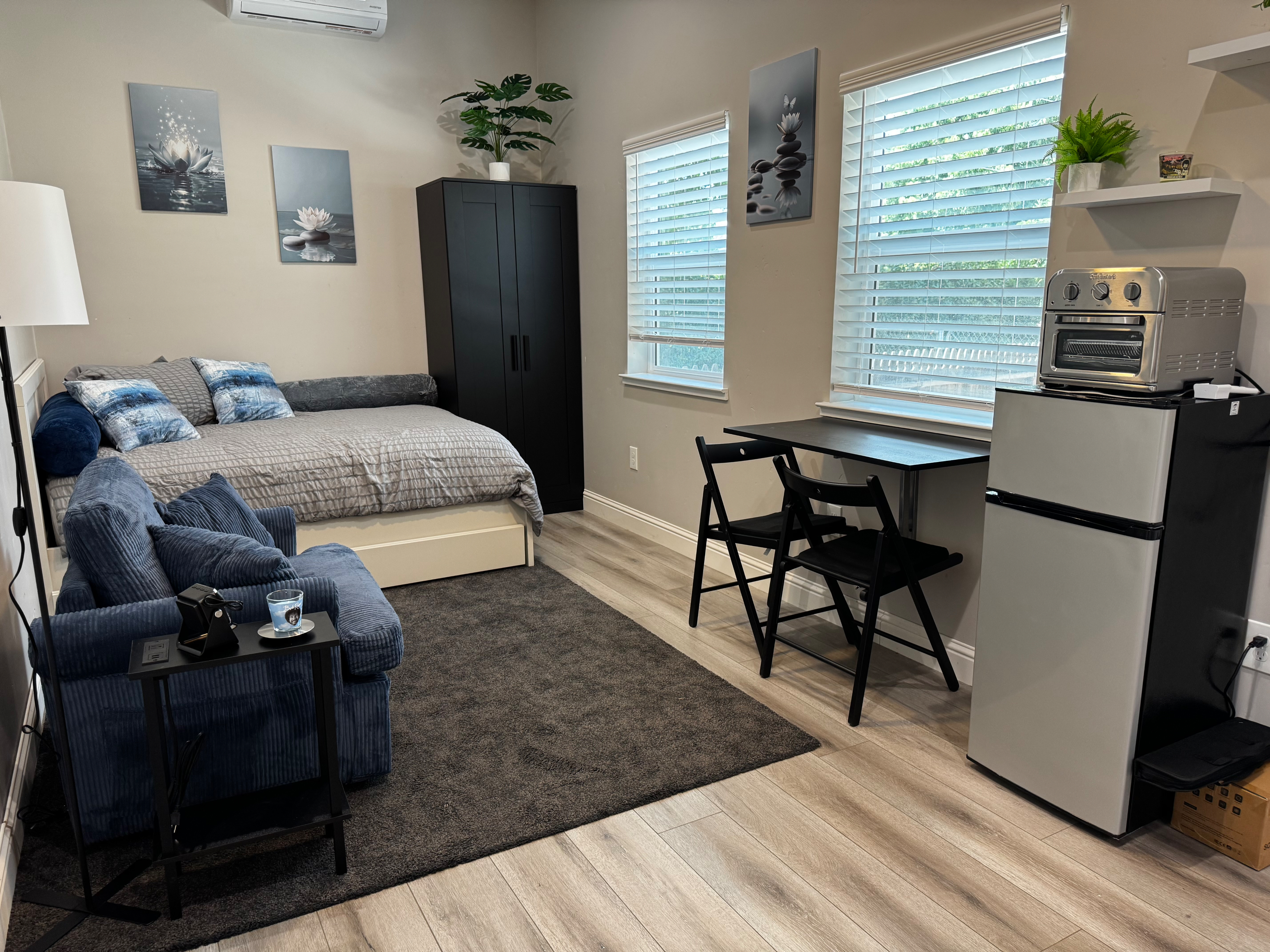 Super cute well stocked Studio, private patio backs up to small private park, optional laundry service available - Photo 5