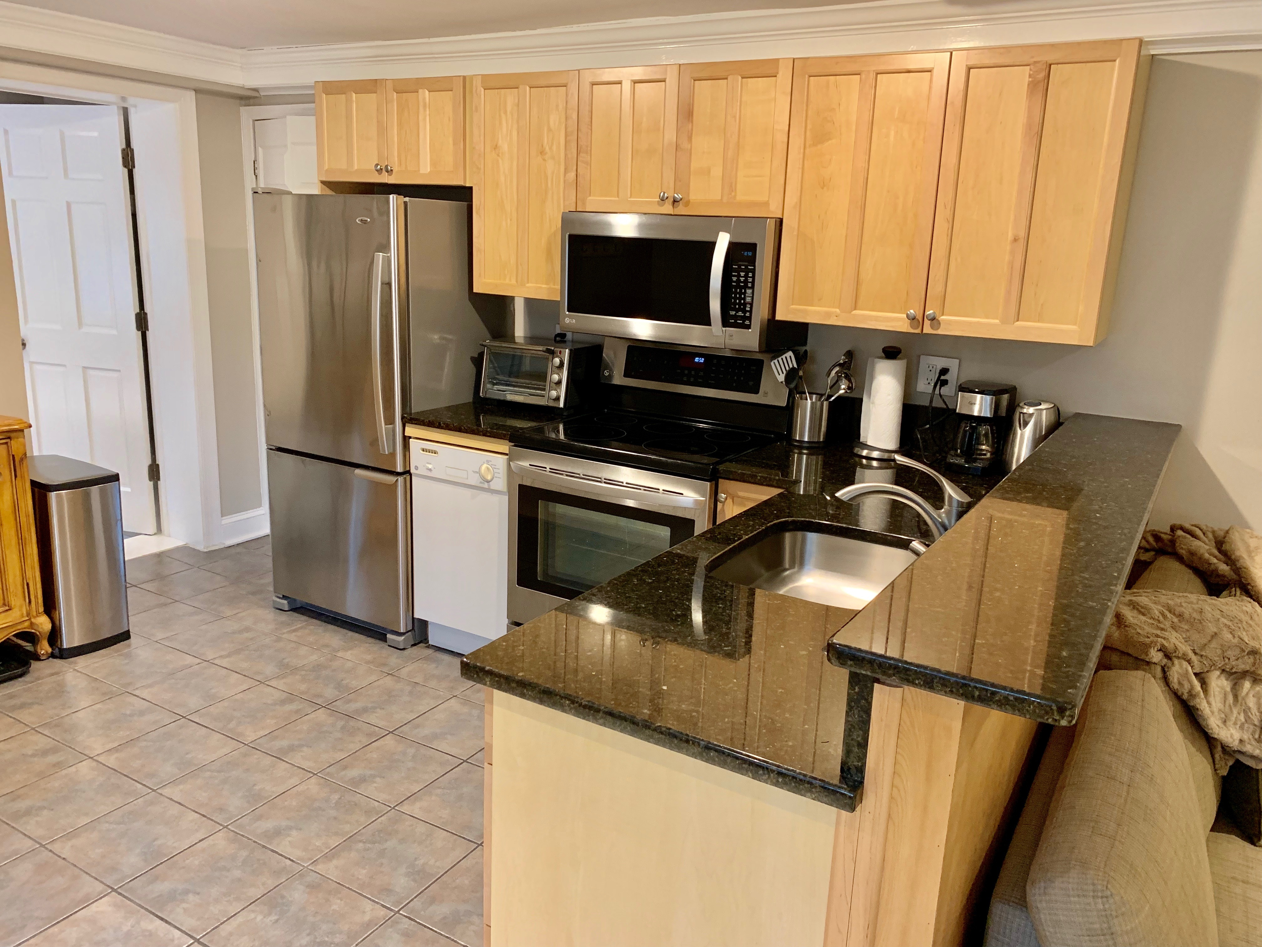 One Bedroom 3 to 12 Months Lease, PATIO, PARKING, FREE UTILITIES, WI-FI - Photo 9