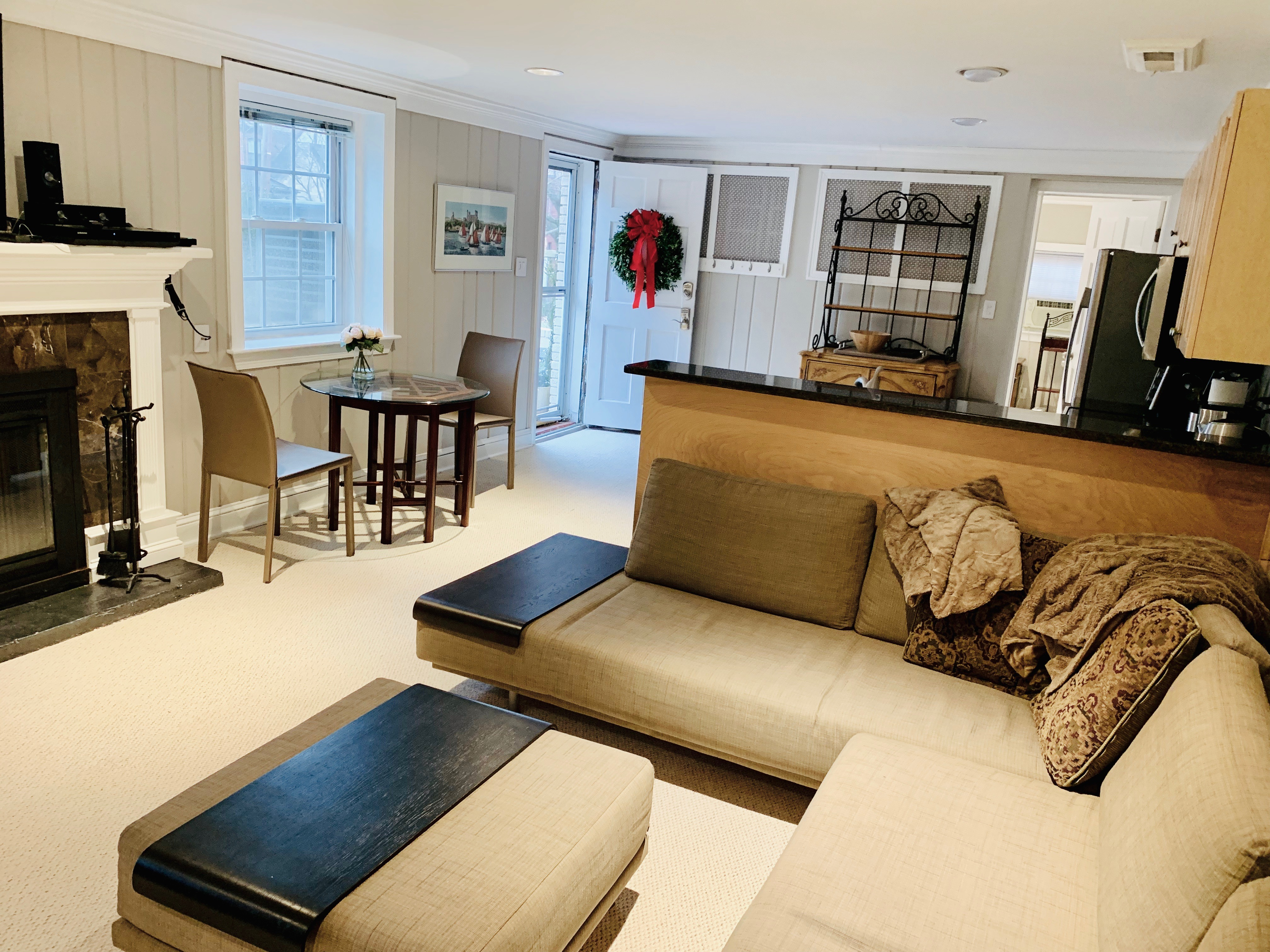 One Bedroom 3 to 12 Months Lease, PATIO, PARKING, FREE UTILITIES, WI-FI - Photo 3