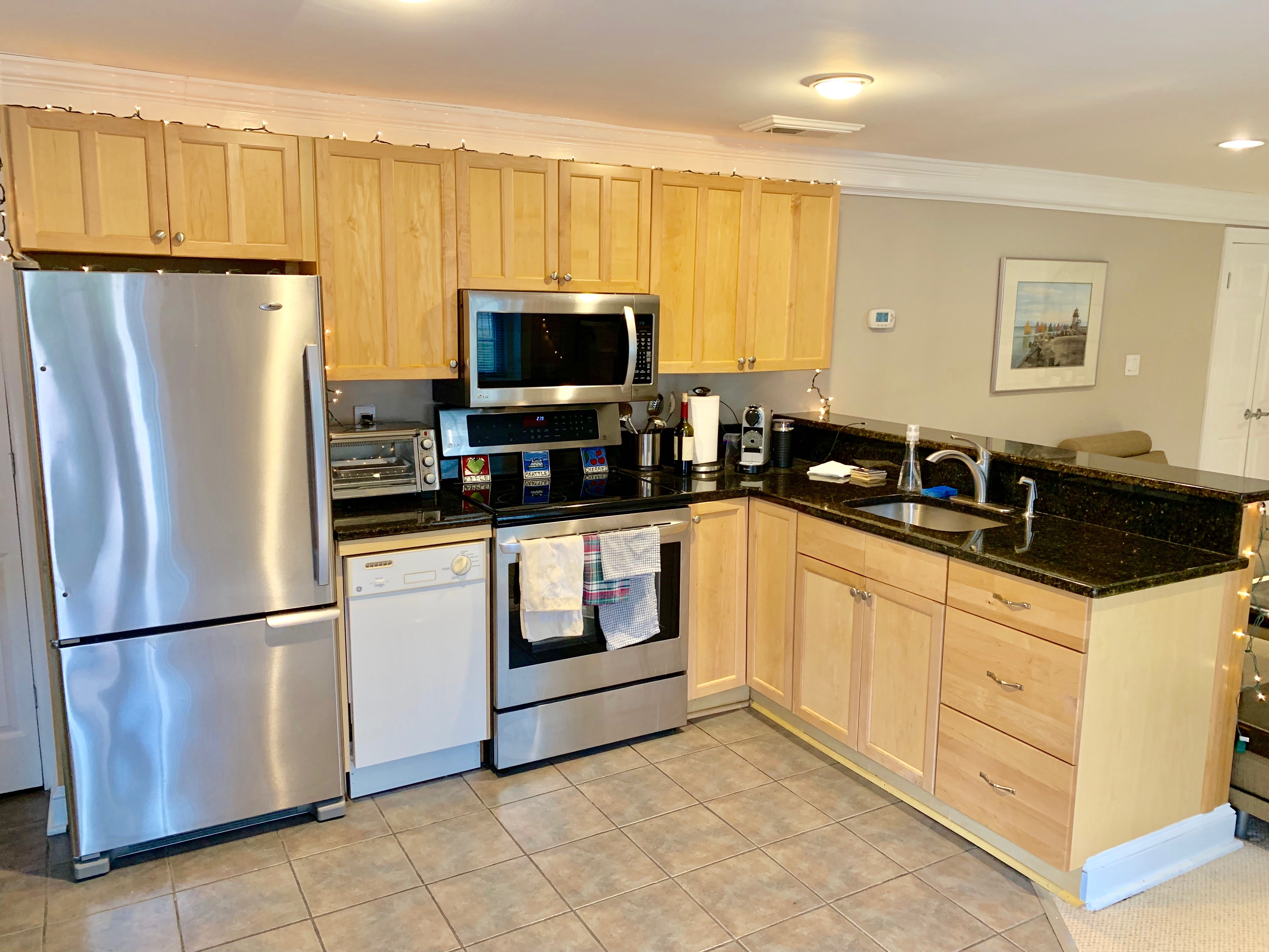 One Bedroom 3 to 12 Months Lease, PATIO, PARKING, FREE UTILITIES, WI-FI - Photo 8