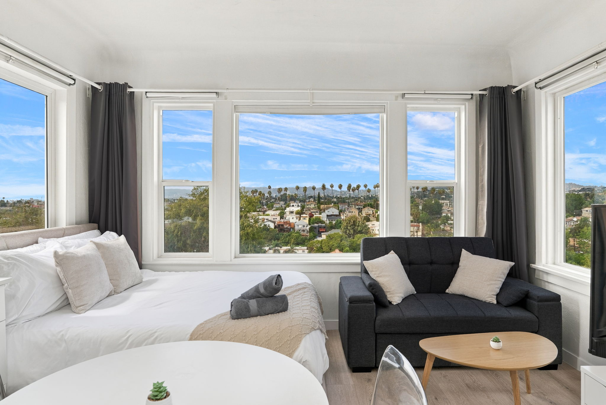 Echo Park Studio with a view near Dodger Stadium - Photo 3