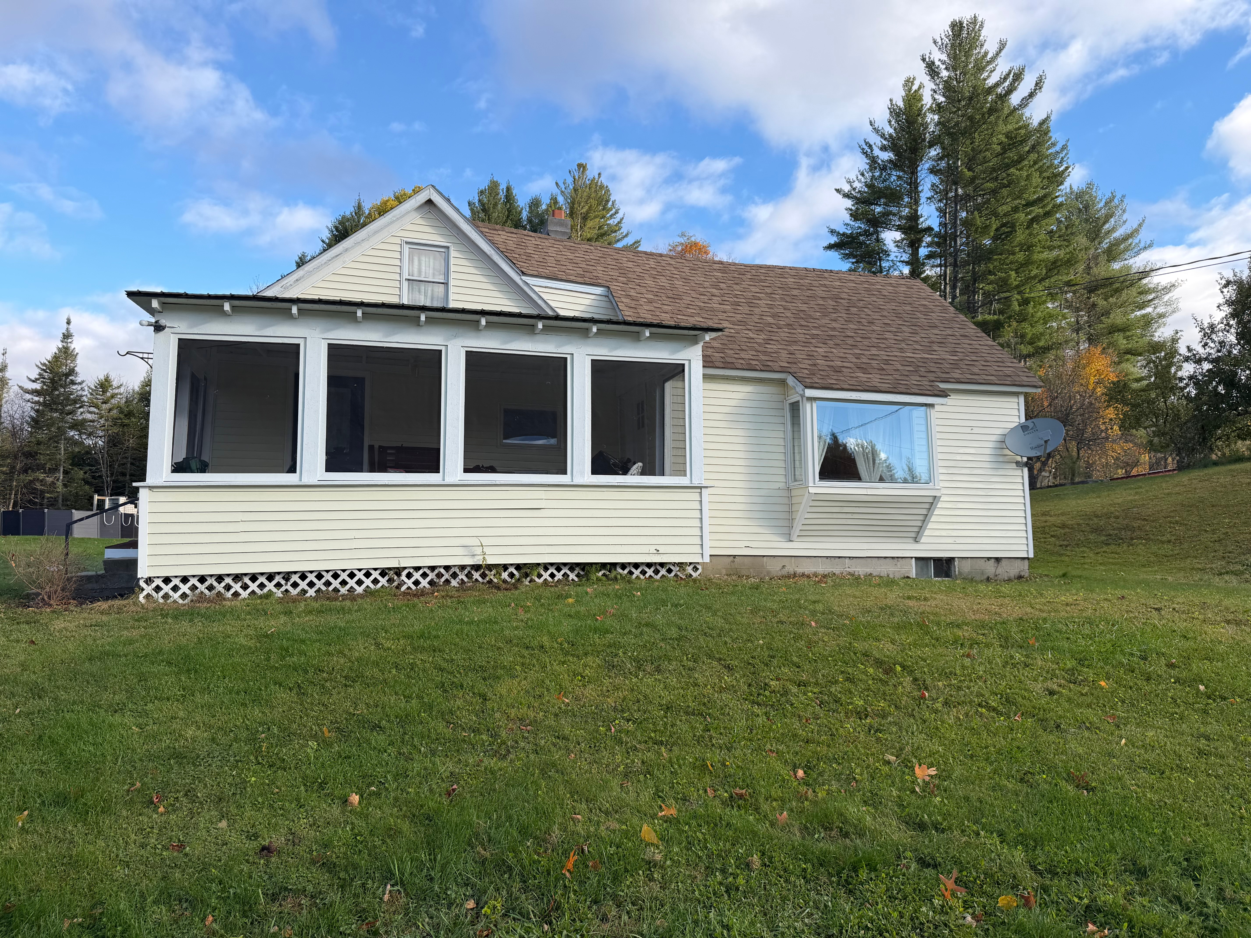 Rustic house with mountain views conveniently located to skiing, hiking. biking and other activities - Photo 1