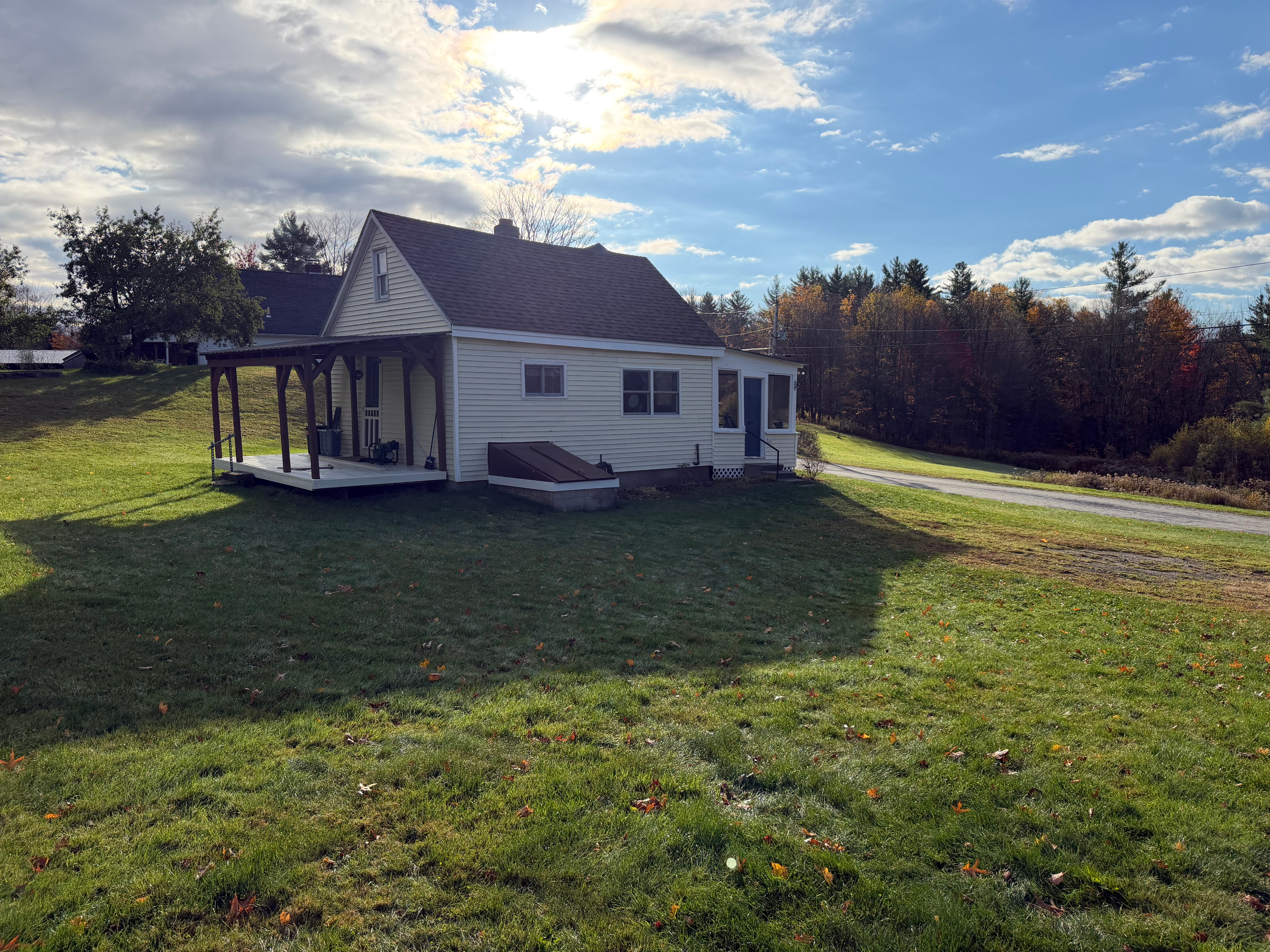 Rustic house with mountain views conveniently located to skiing, hiking. biking and other activities - Photo 2