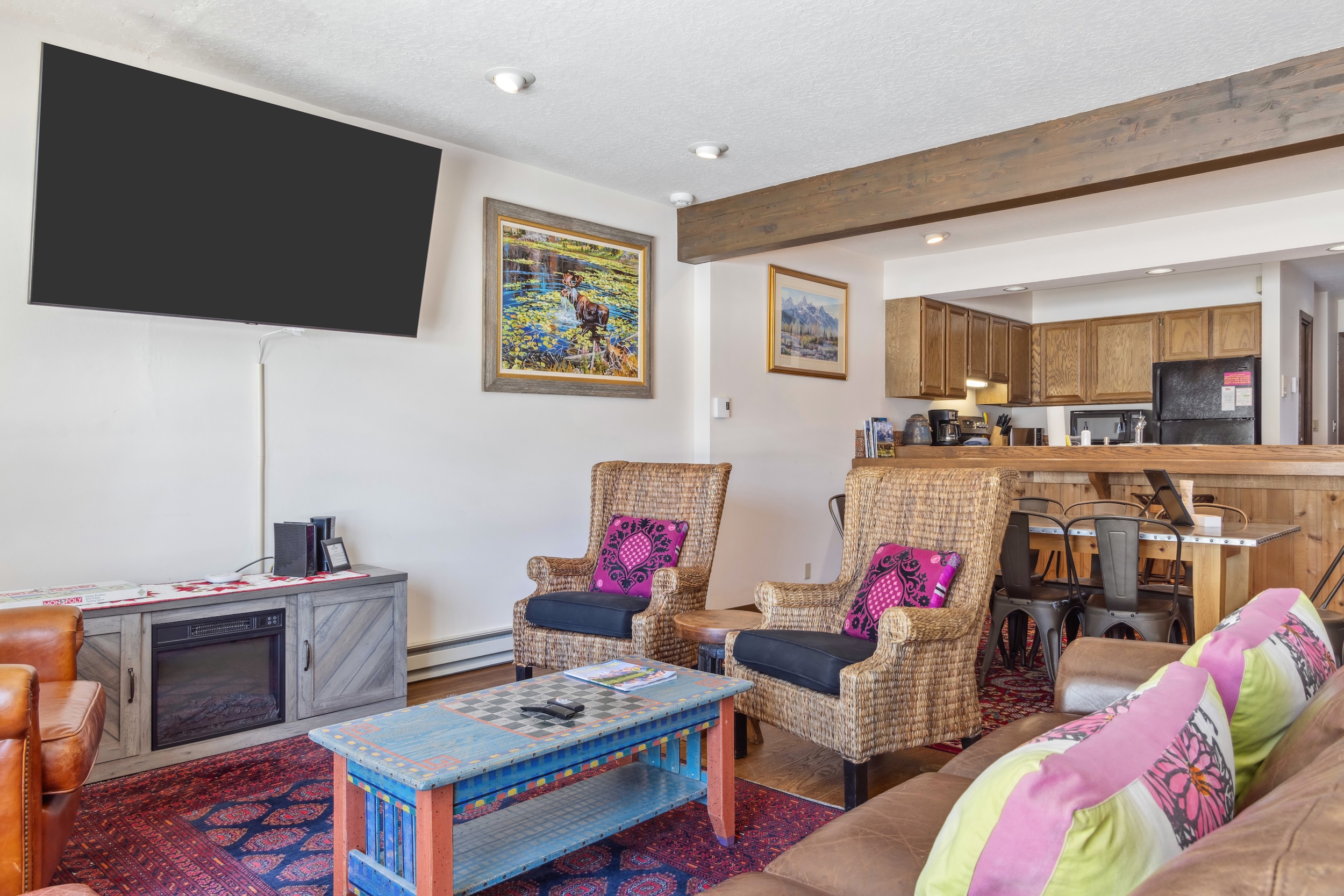 Jackson Hole Furnished 3BR/3.5BA Townhome | Teton Views, 15 Min to Downtown & St. Johns Health - Photo 5