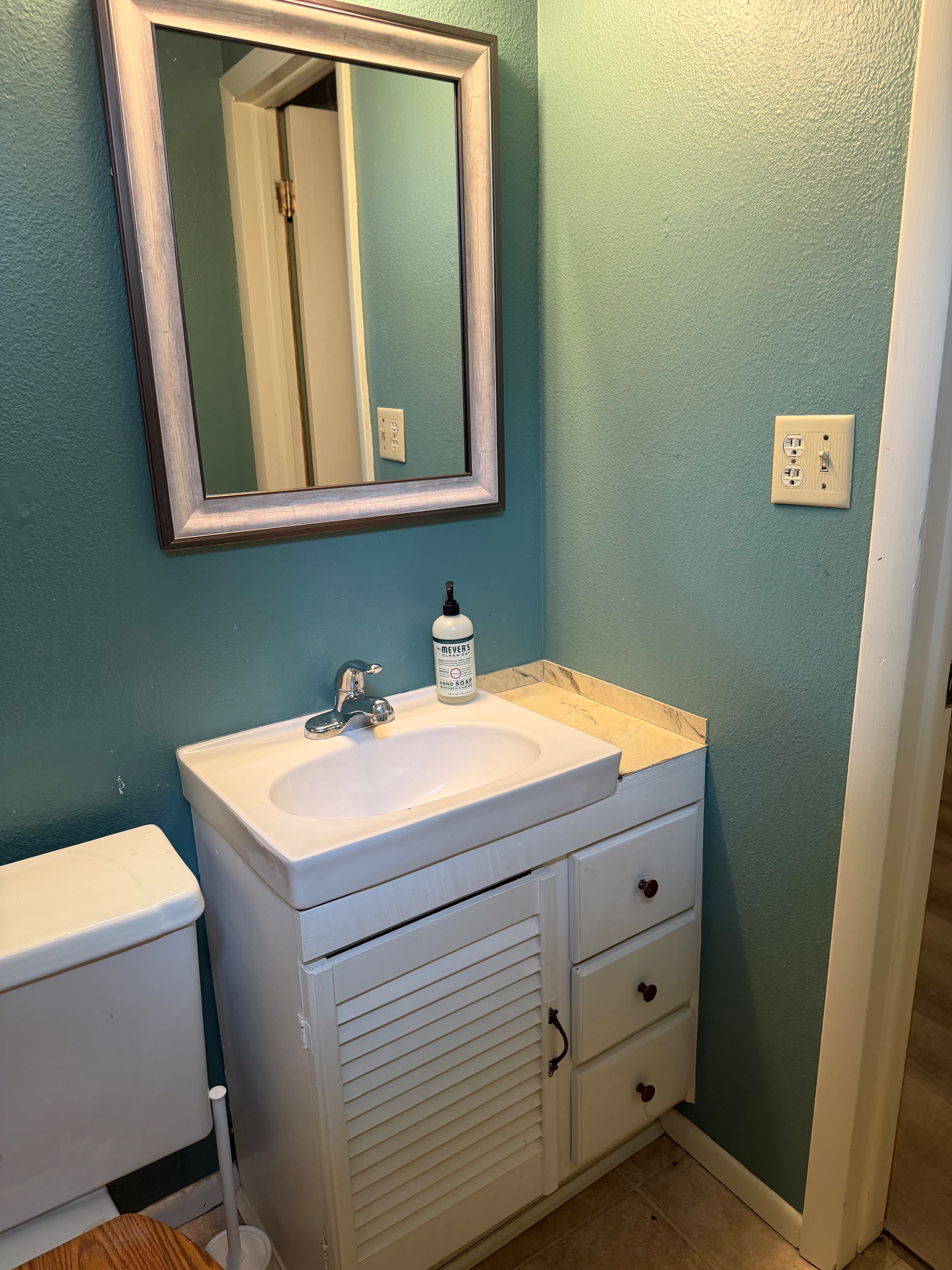 Entire lower level - Bedroom, living, kitchenette and bathroom! - Photo 5