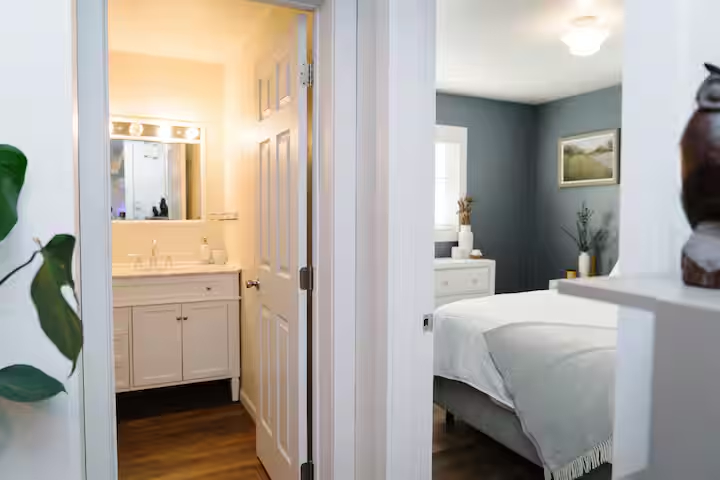 Updated 2BR Home | Walk to Downtown | 1 Mile to Hospital - Photo 9