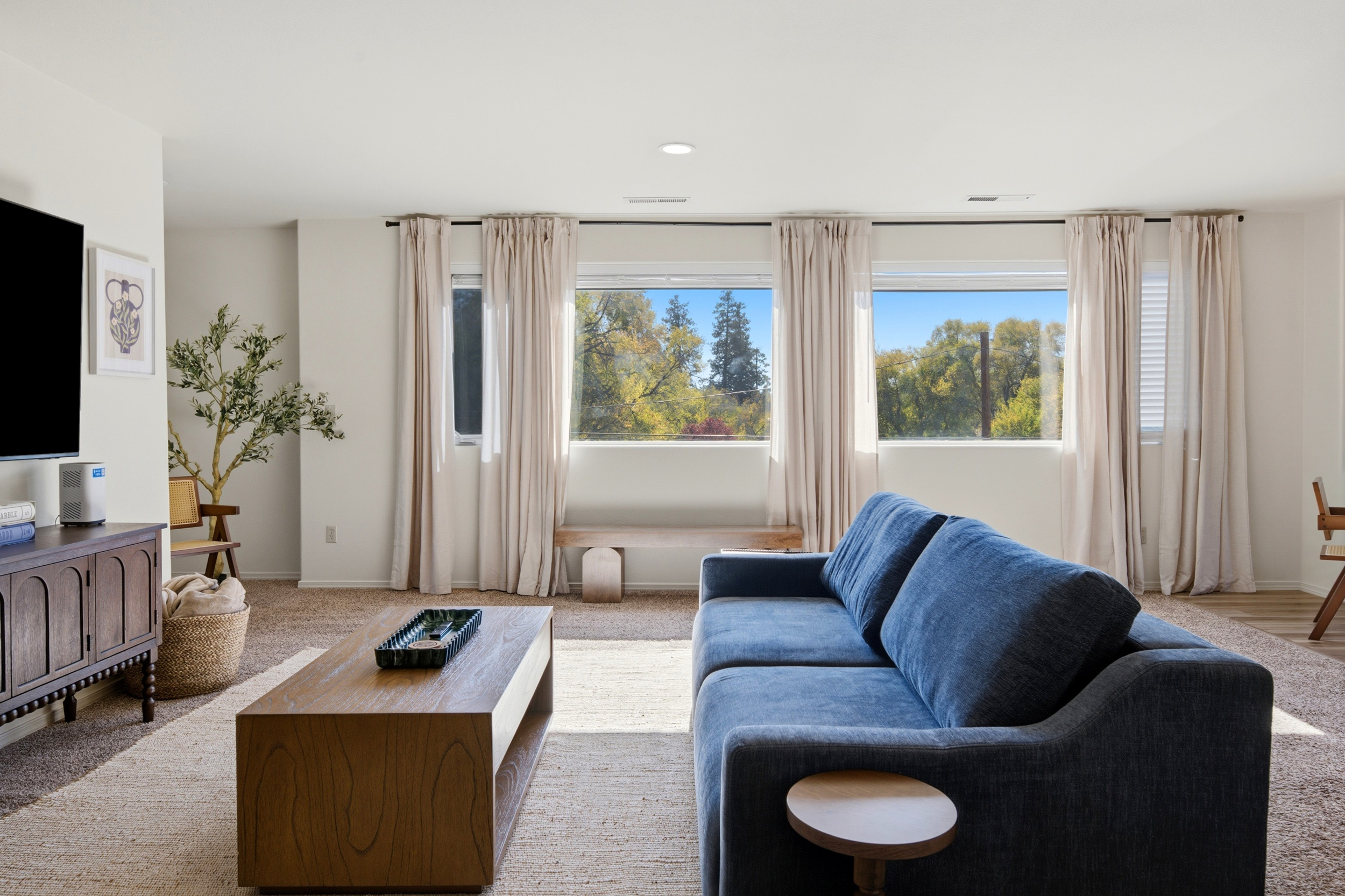 Newly Furnished Westside Bend Loft | 2BR/2BA | Wi-Fi, Garage & In-Unit Laundry - Photo 1