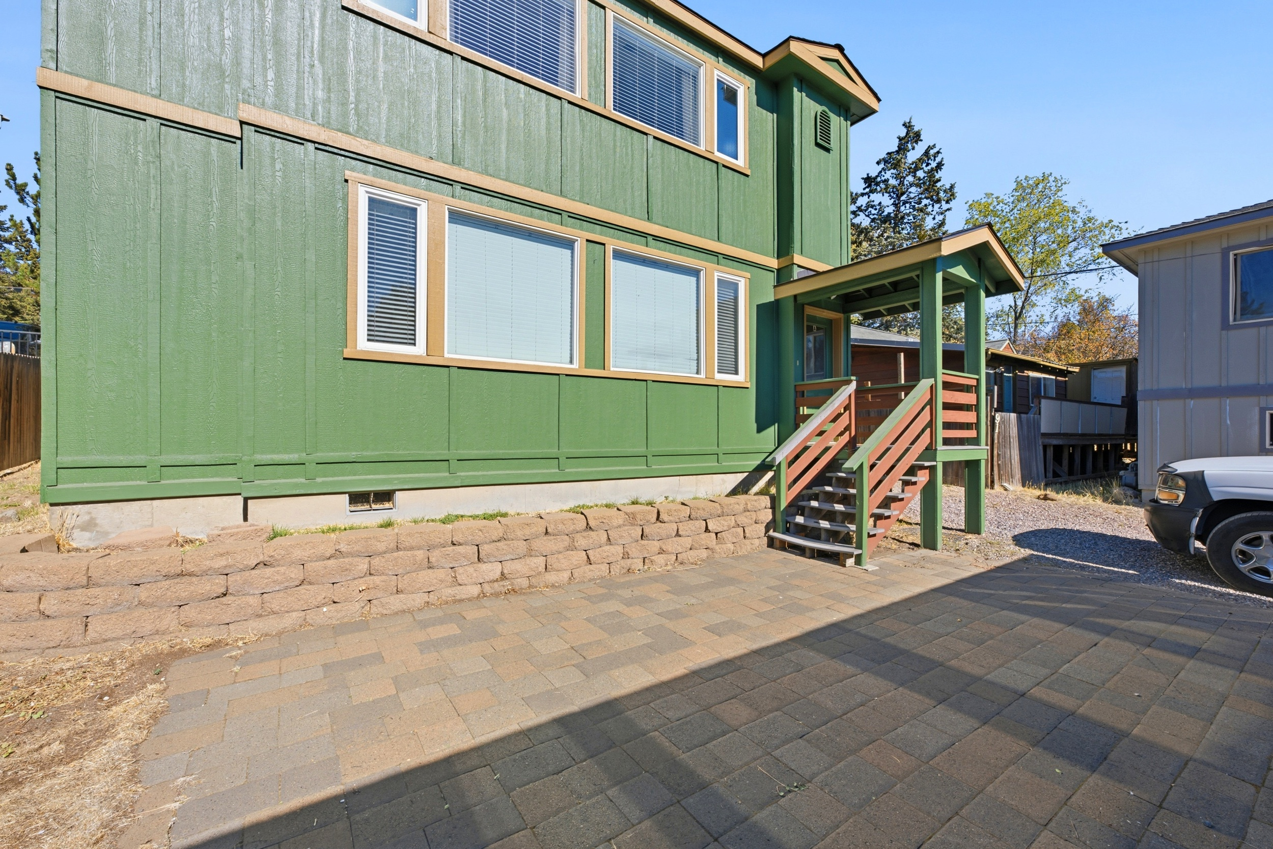 Newly Furnished Westside Bend Loft | 2BR/2BA | Wi-Fi, Garage & In-Unit Laundry - Photo 2