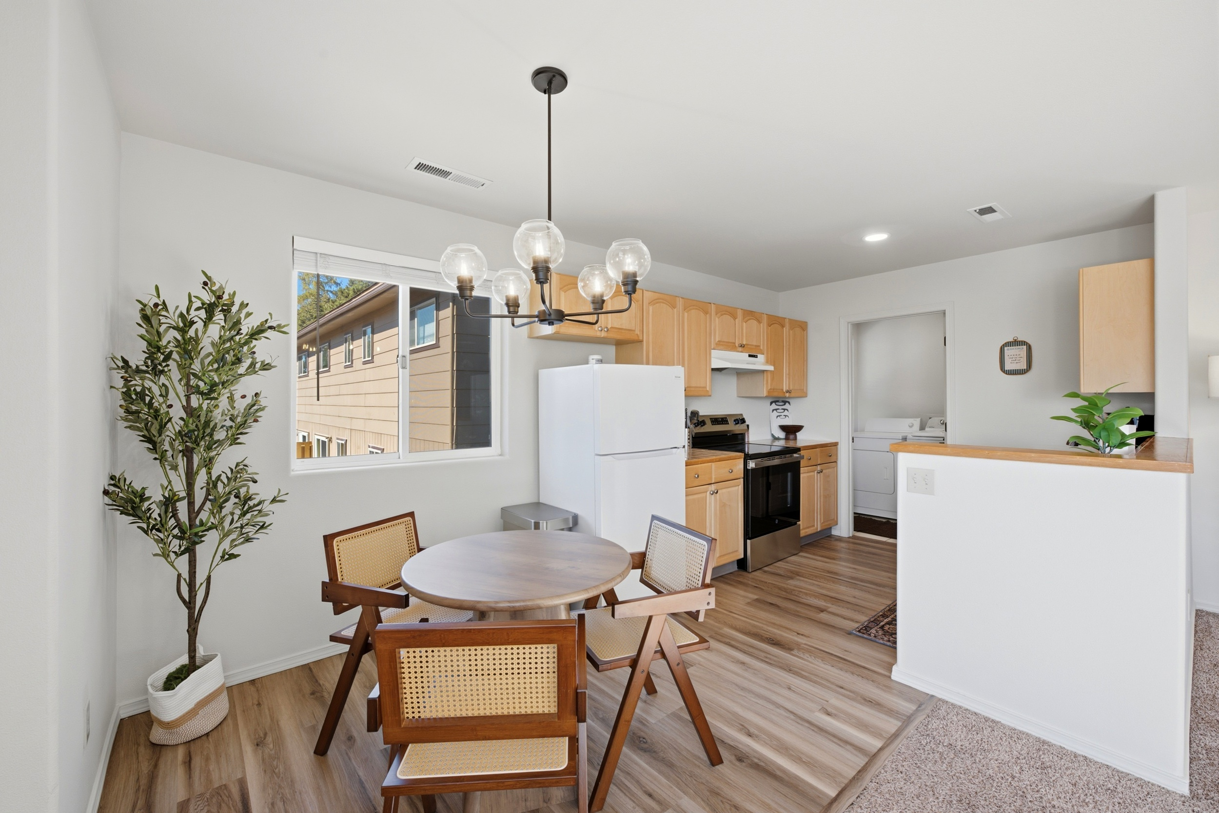 Newly Furnished Westside Bend Loft | 2BR/2BA | Wi-Fi, Garage & In-Unit Laundry - Photo 5