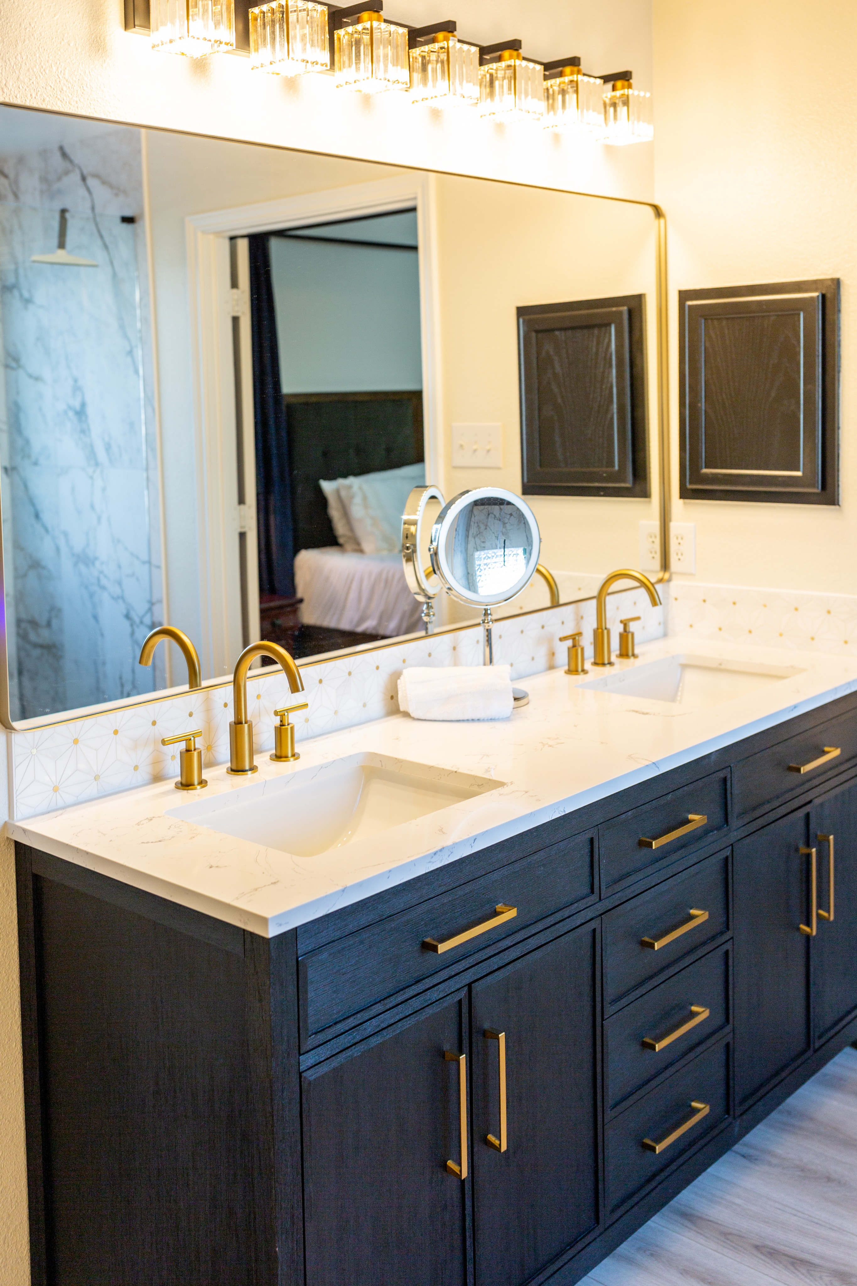Private Entrance King Suite + Private Bath, Living Room & Patio - Photo 3