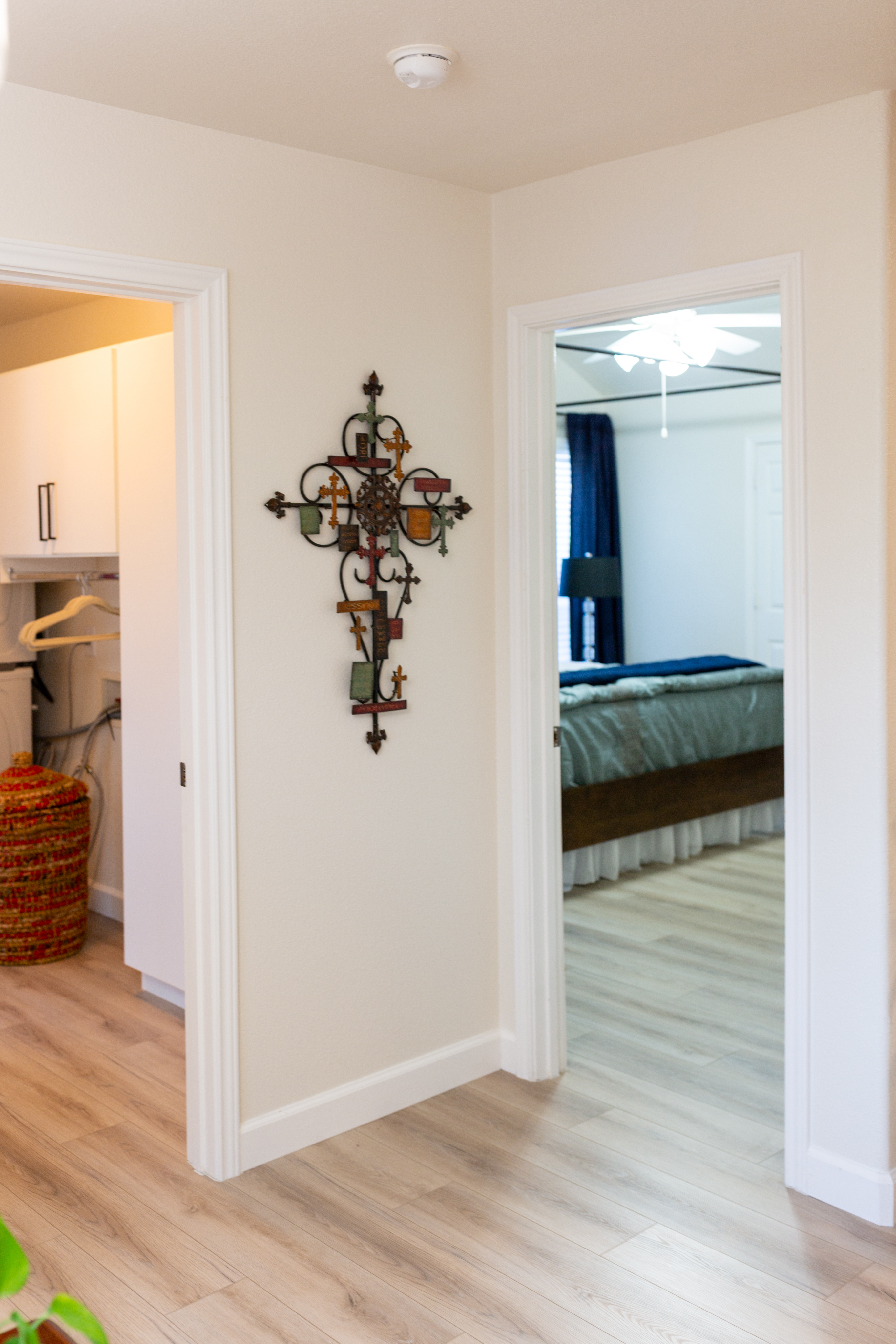 Private Entrance King Suite + Private Bath, Living Room & Patio - Photo 11
