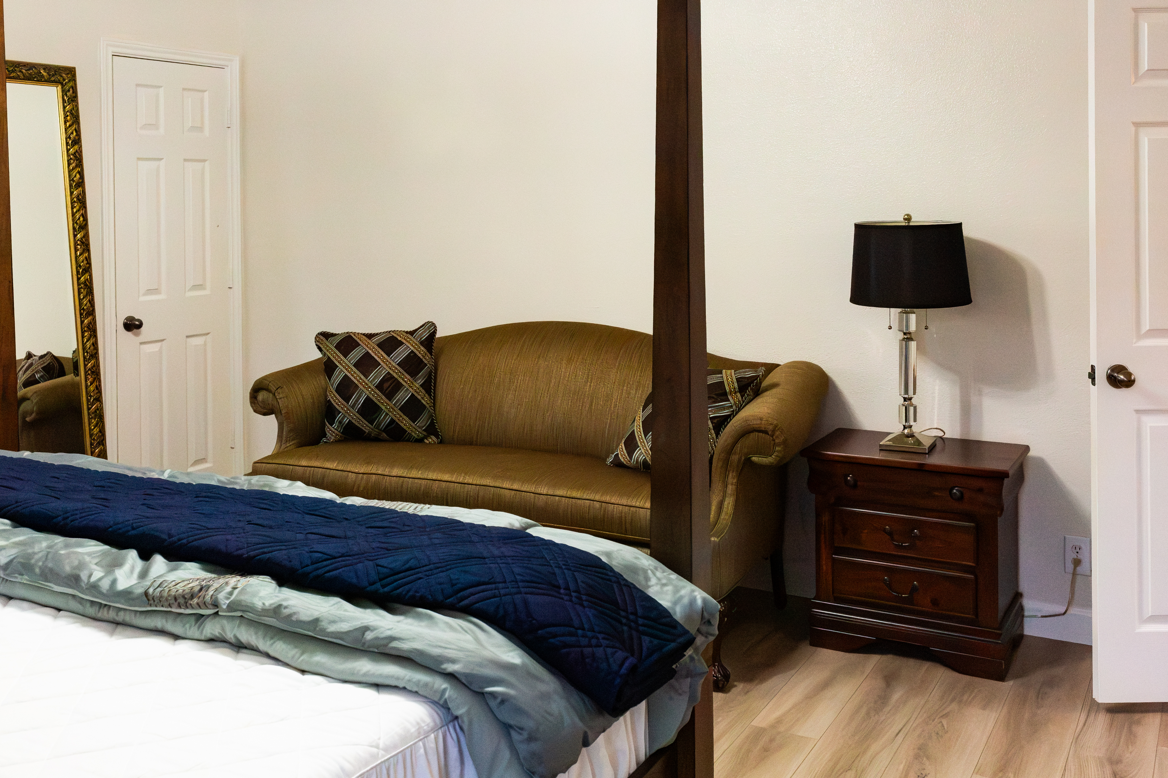 Private Entrance King Suite + Private Bath, Living Room & Patio - Photo 7