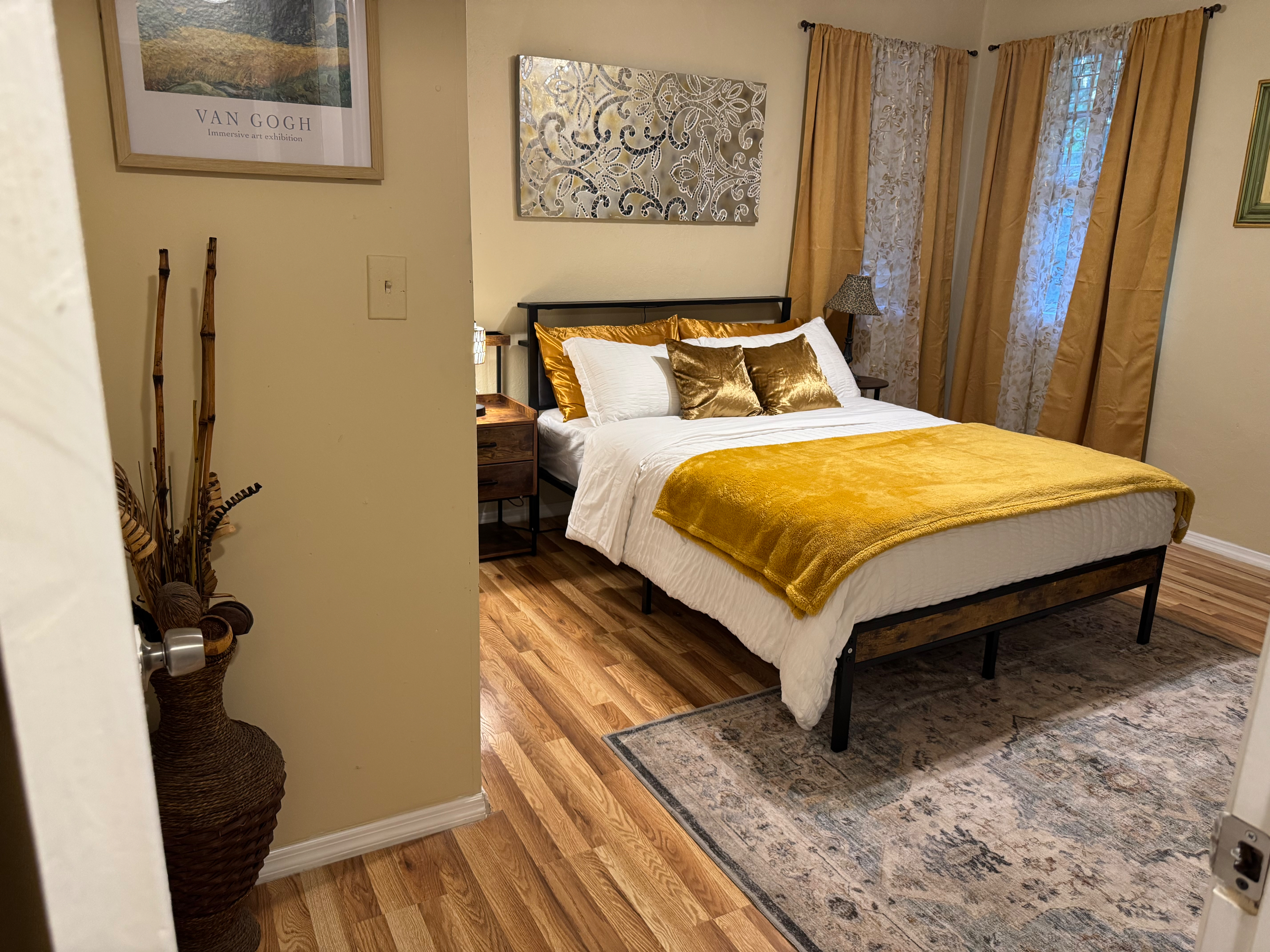 Beautiful Furnished Private Room in Tampa Ideal for Travel Nurses & Professionals