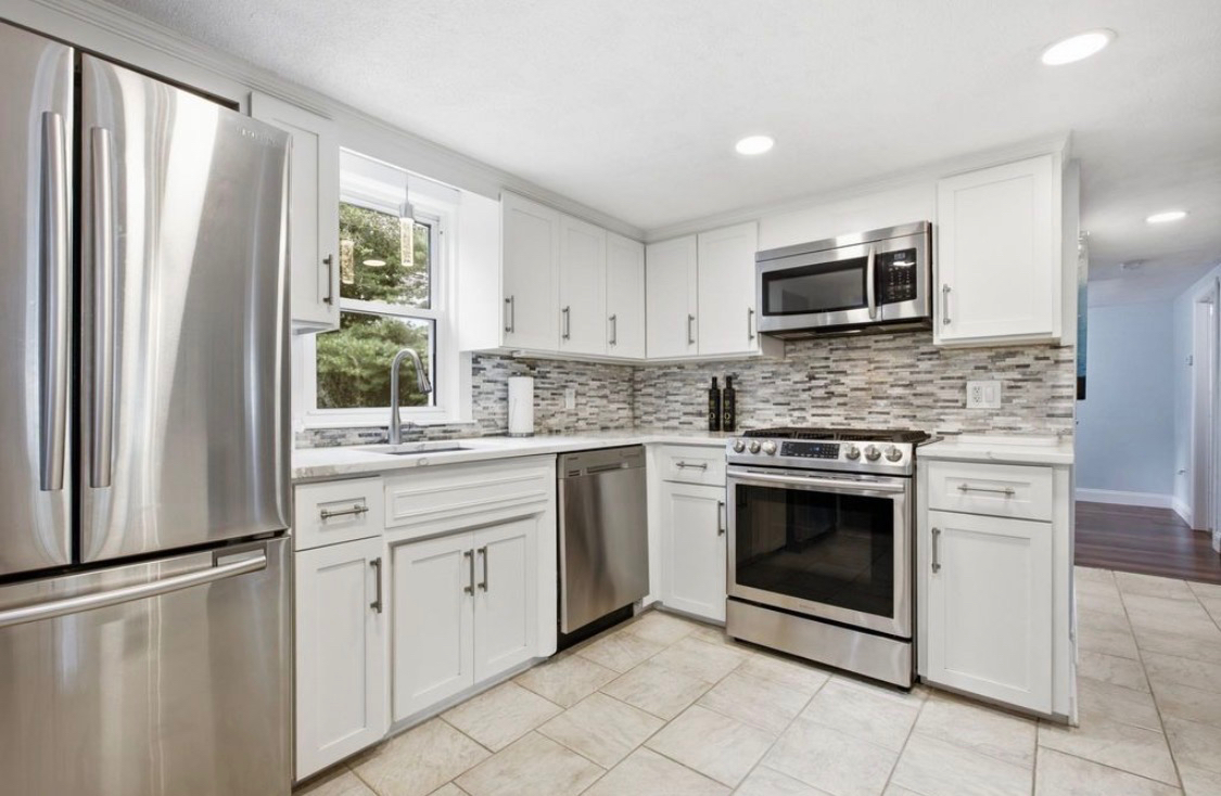 Furnished Private Room near Lahey Hospital - Quiet Owner-Occupied Home, All Utilities Included