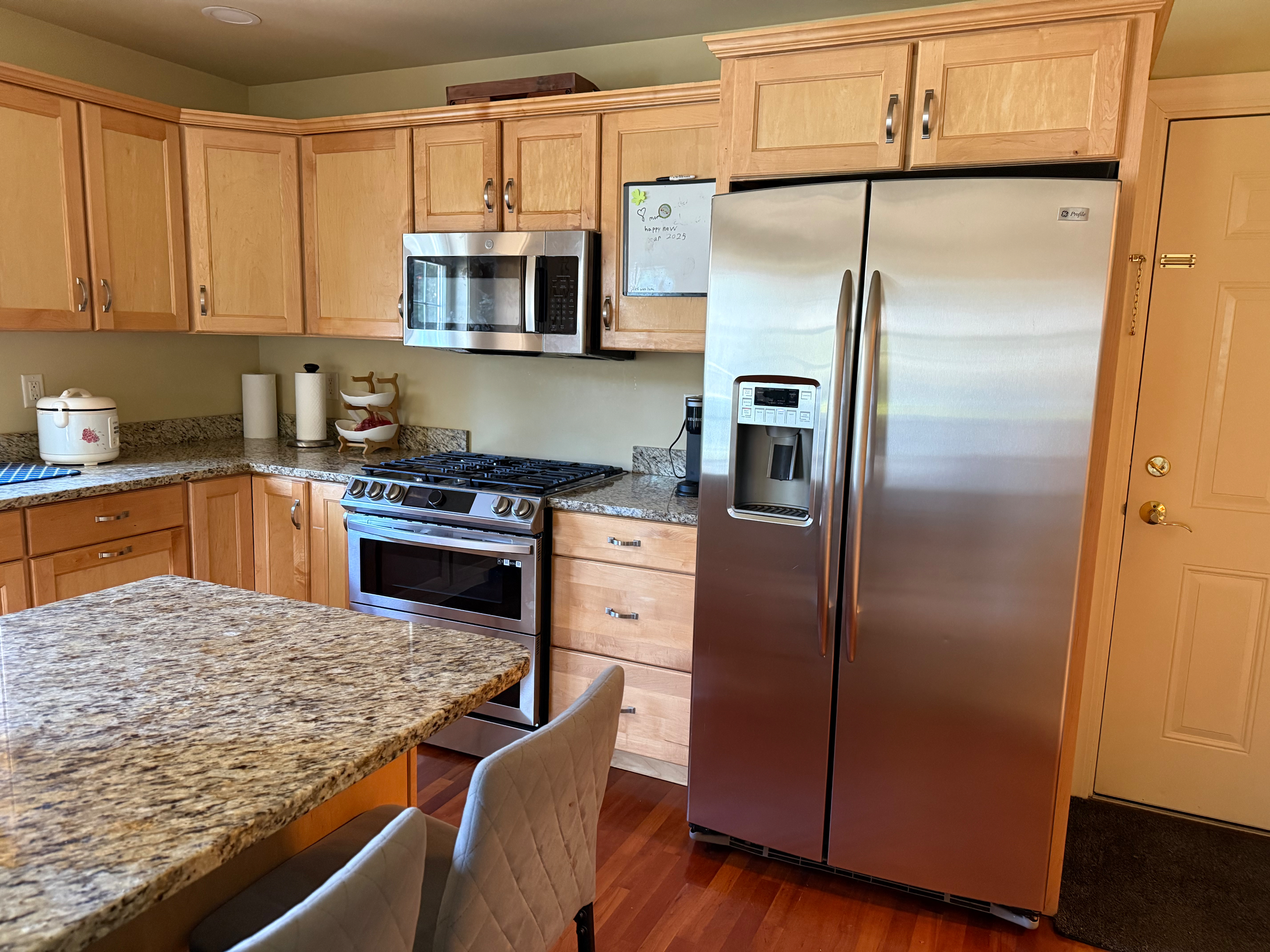 Spacious 3 Bedroom Home - Photo 10
