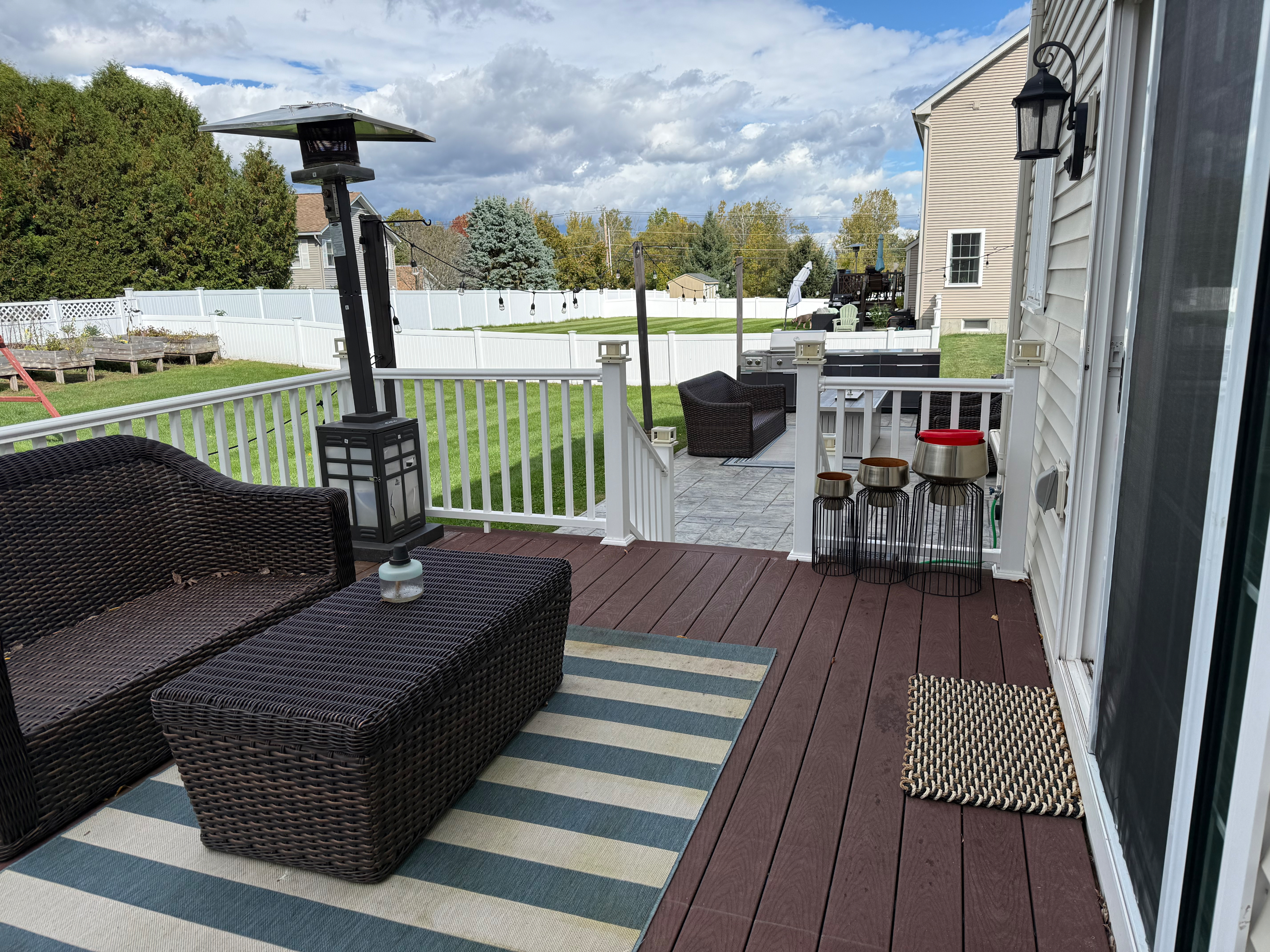 Spacious 3 Bedroom Home - Photo 3