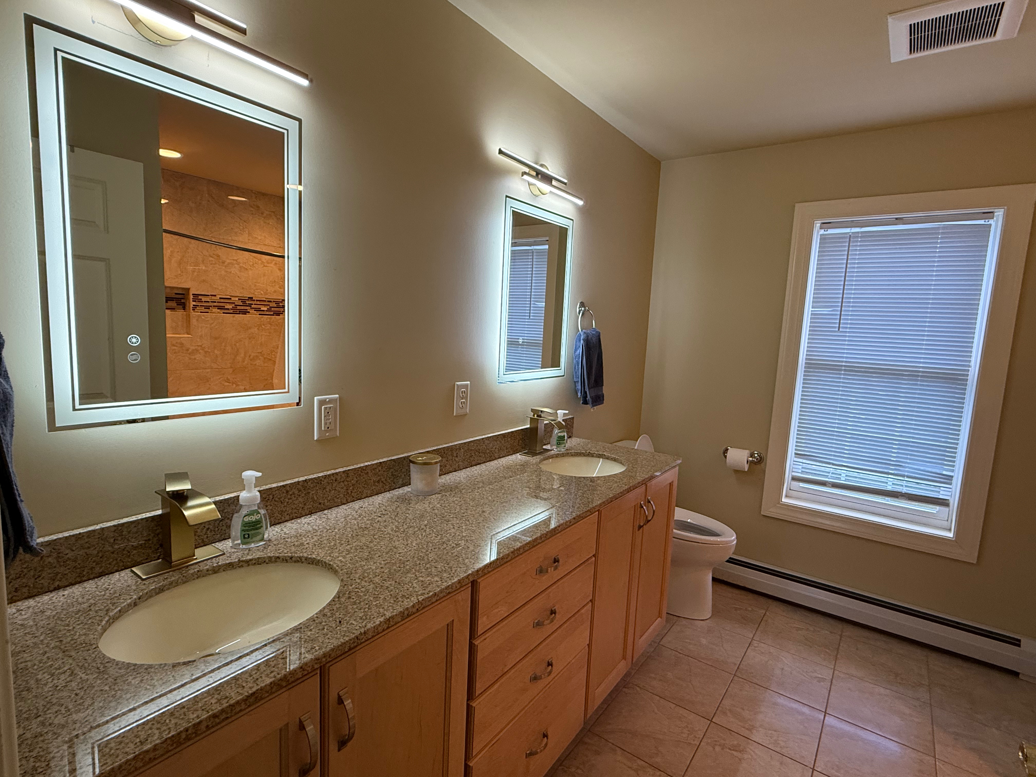 Spacious 3 Bedroom Home - Photo 7