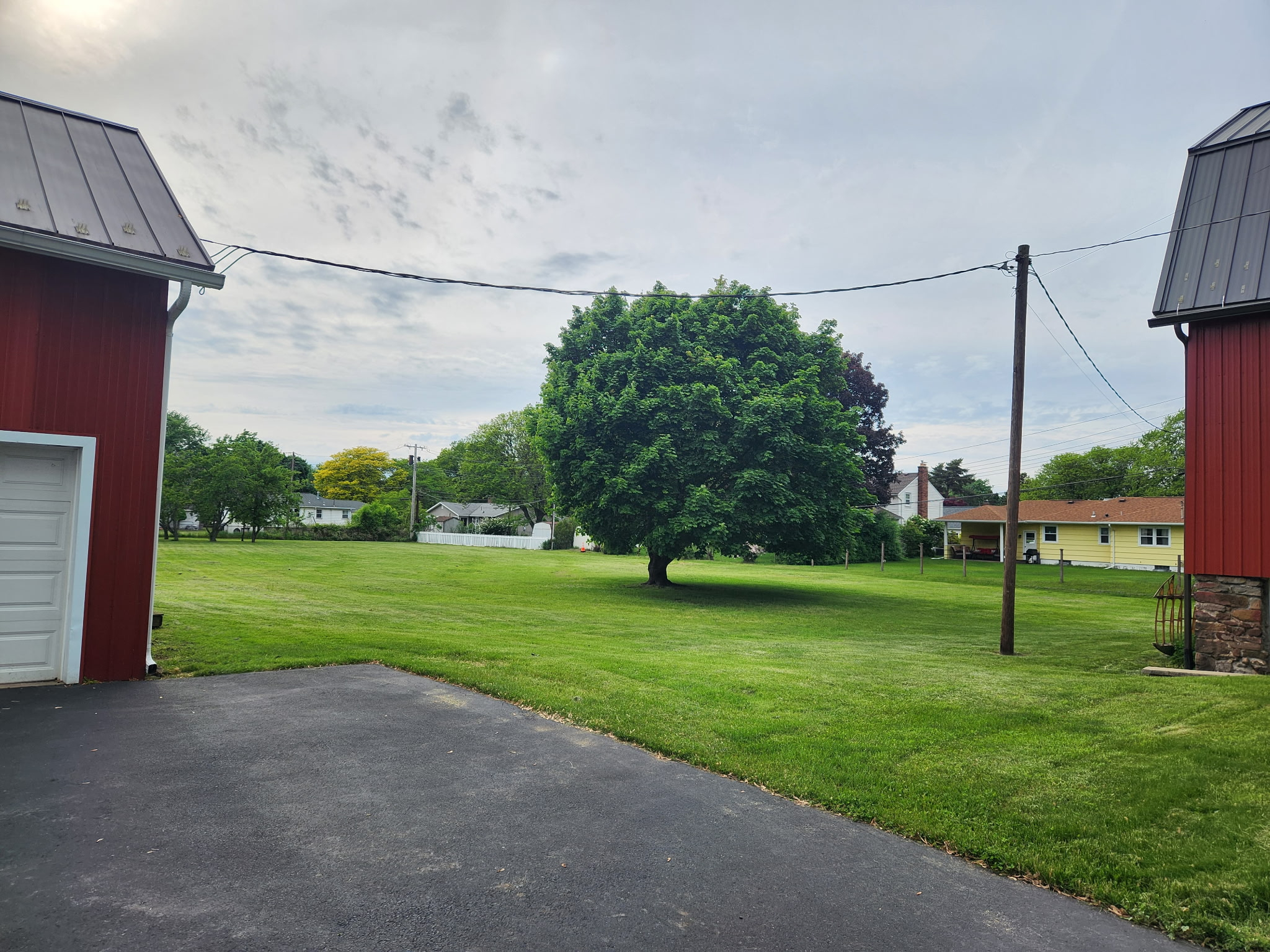 Spacious updated home, centrally located.. - Photo 2