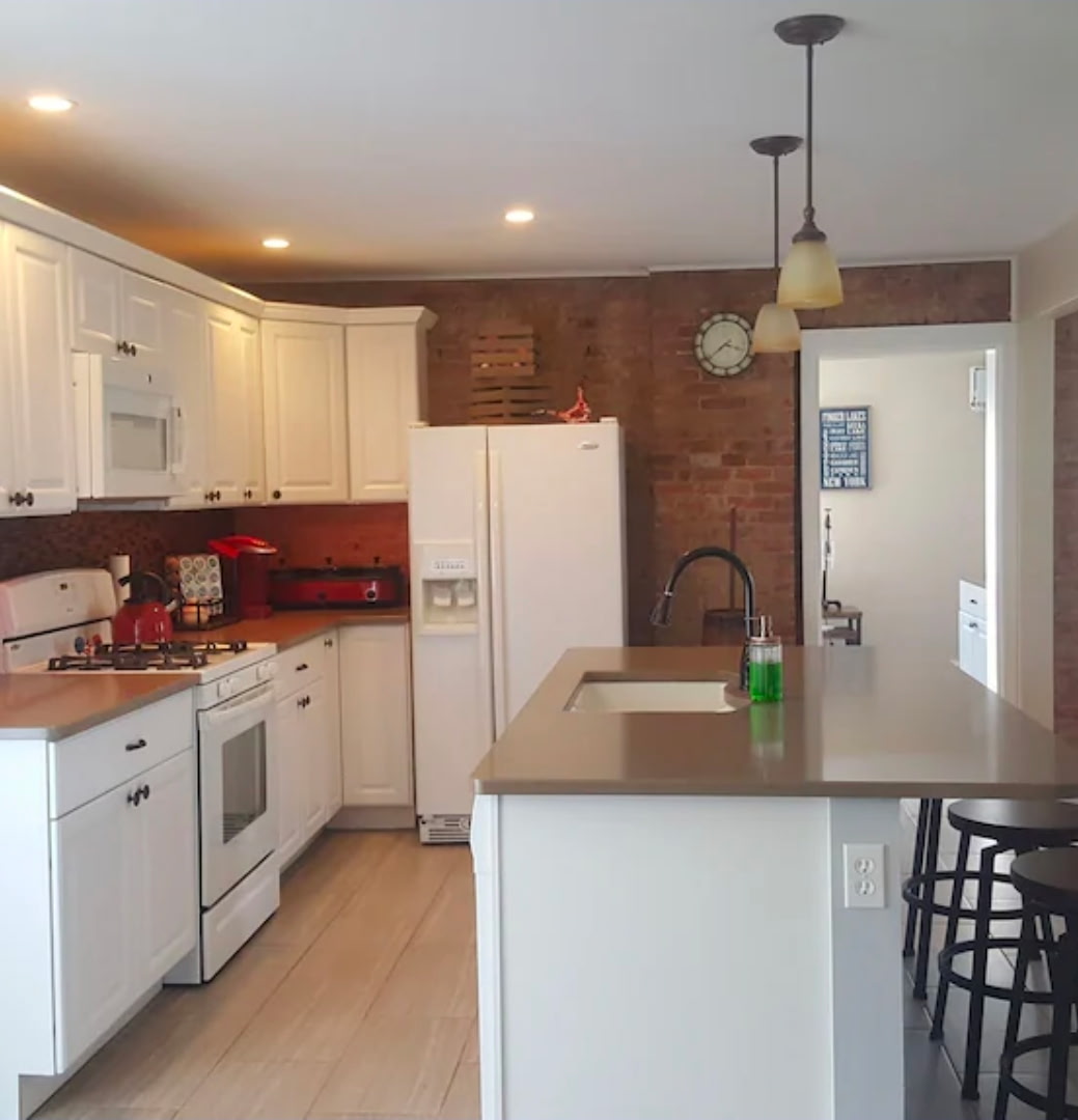 Spacious updated home, centrally located.. - Photo 5