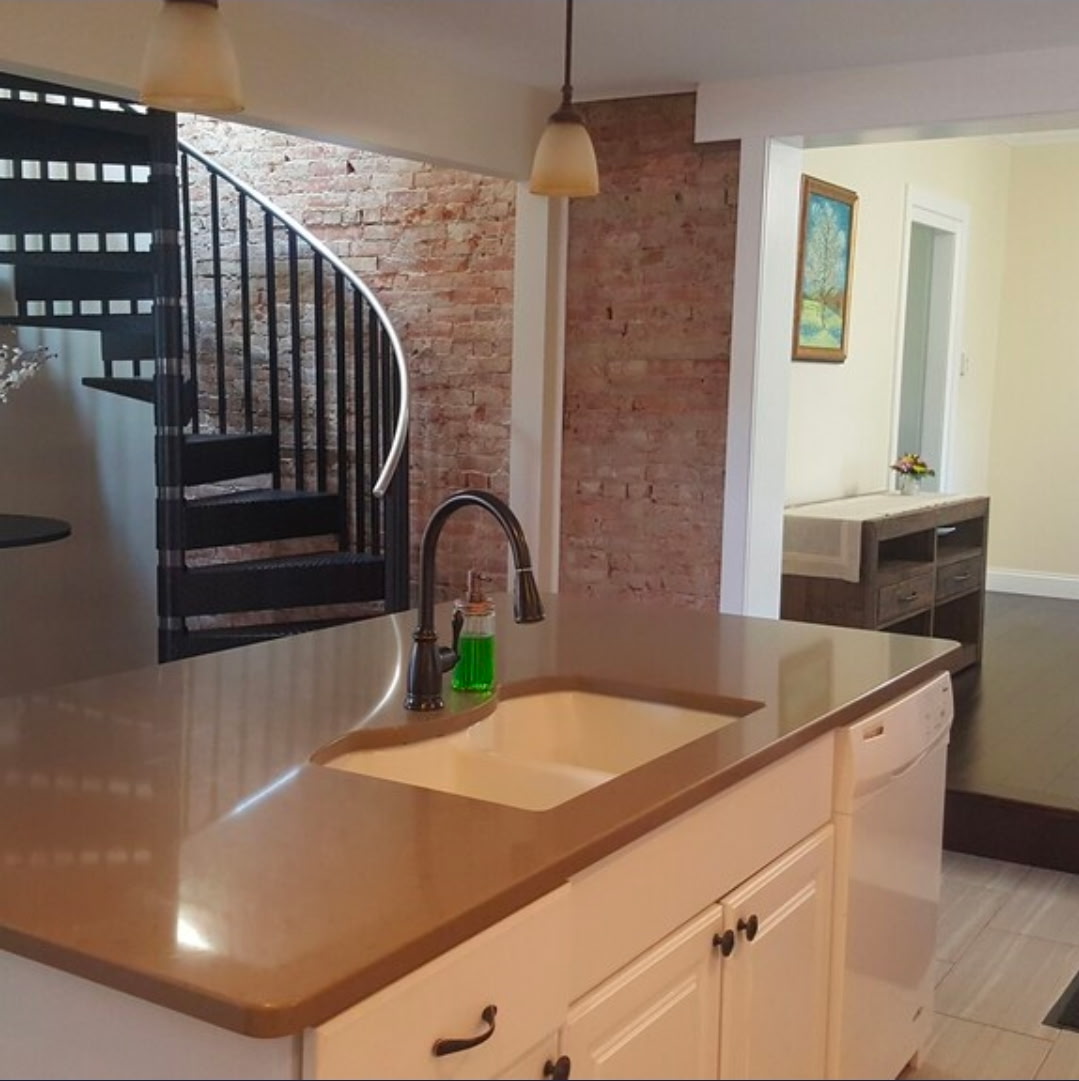 Spacious updated home, centrally located.. - Photo 3