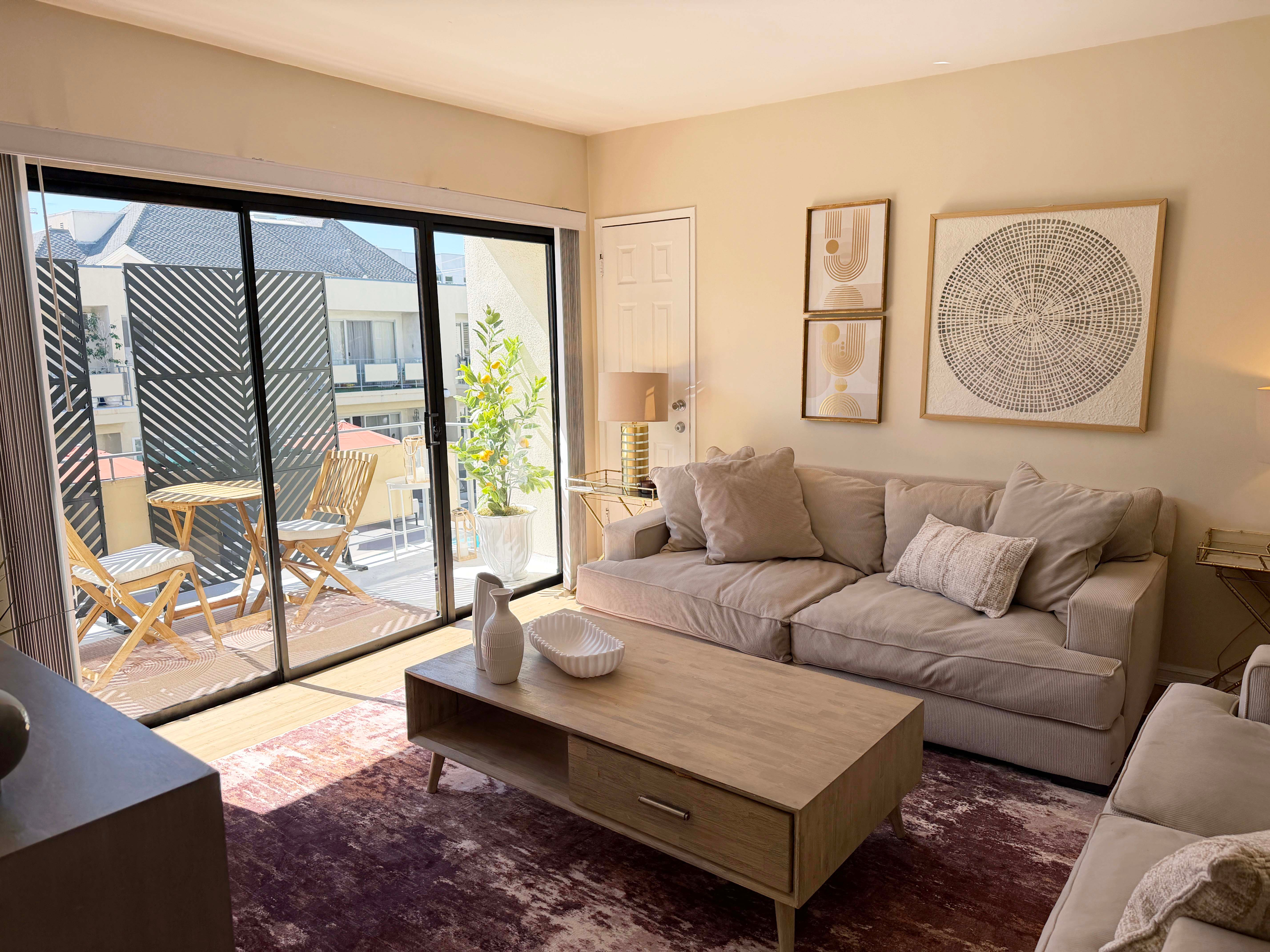 Quiet Luxury - Photo 2