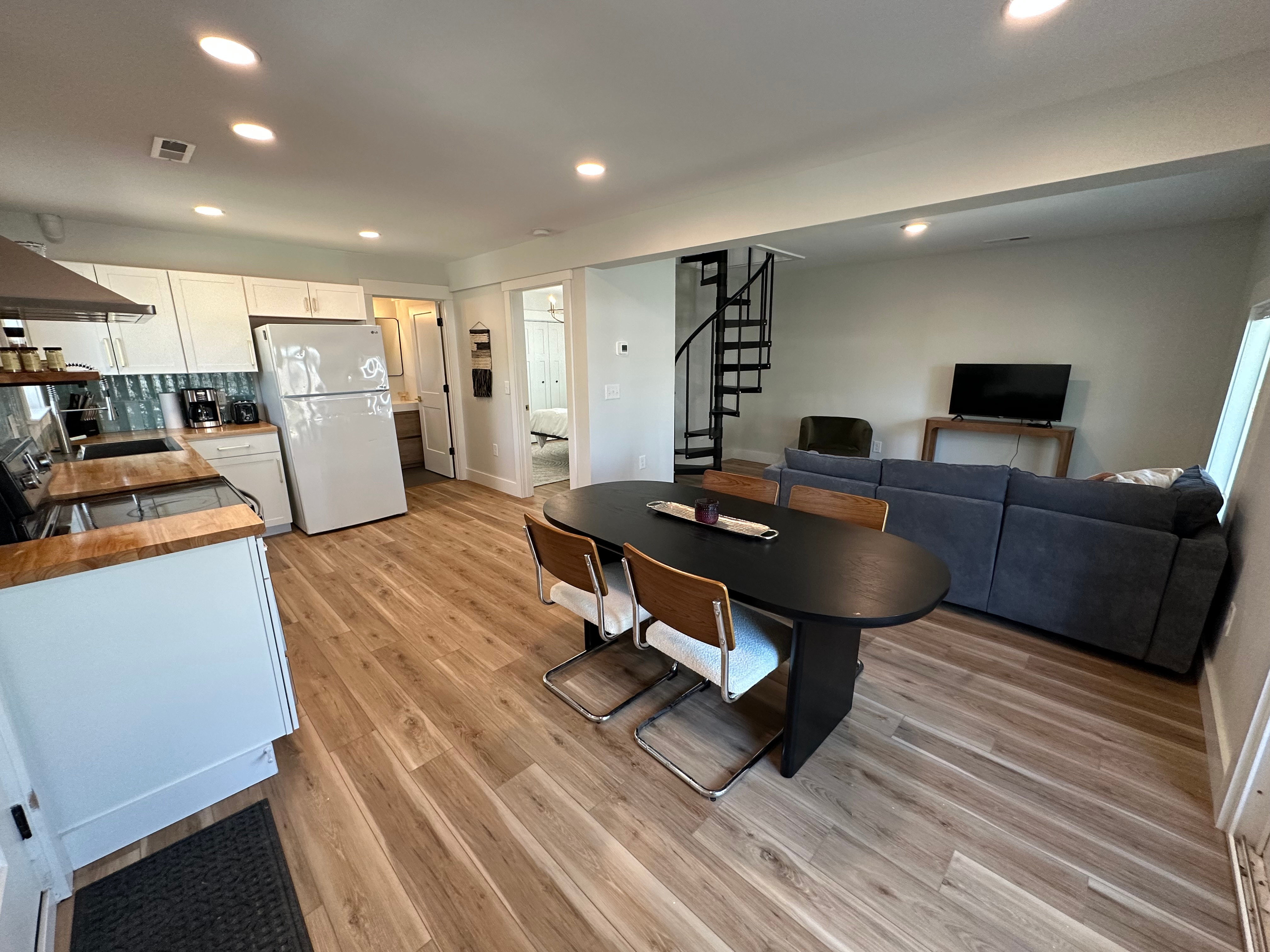 Beachy Barn: Remodeled 2BR/2BA w/ Private Yard & Pool, 10 Min to Wrightsville - Photo 3