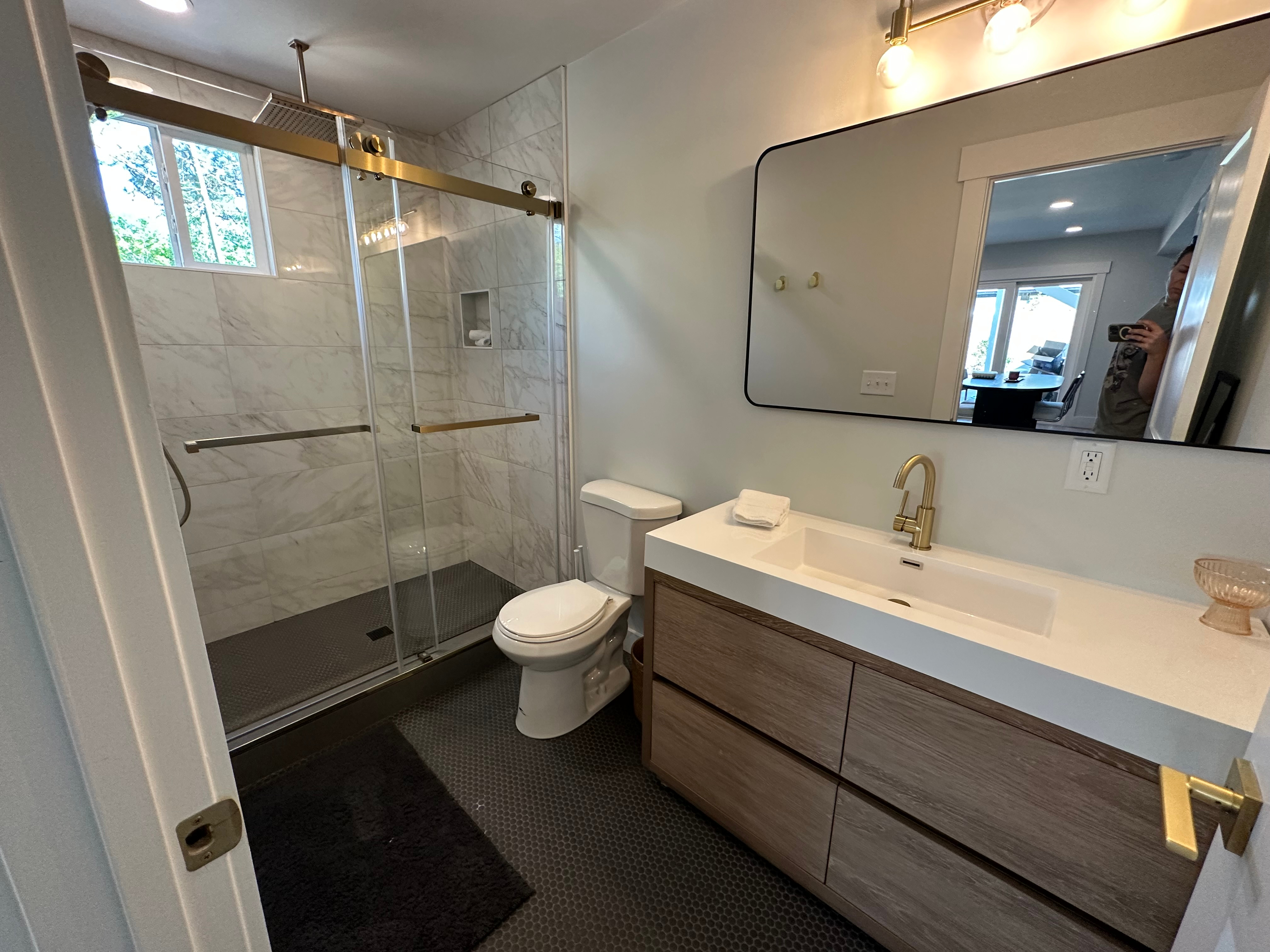 Beachy Barn: Remodeled 2BR/2BA w/ Private Yard & Pool, 10 Min to Wrightsville - Photo 8