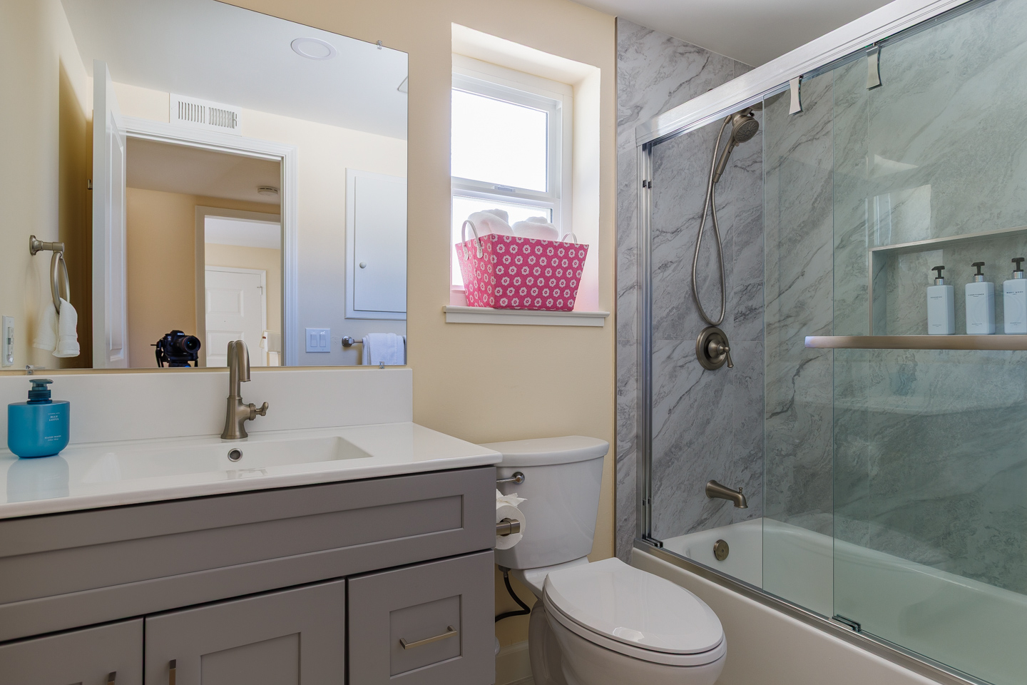 Brand New Renovation! Modern 2BR/1BA Near Top Hospitals & Tech HQ's - Photo 4