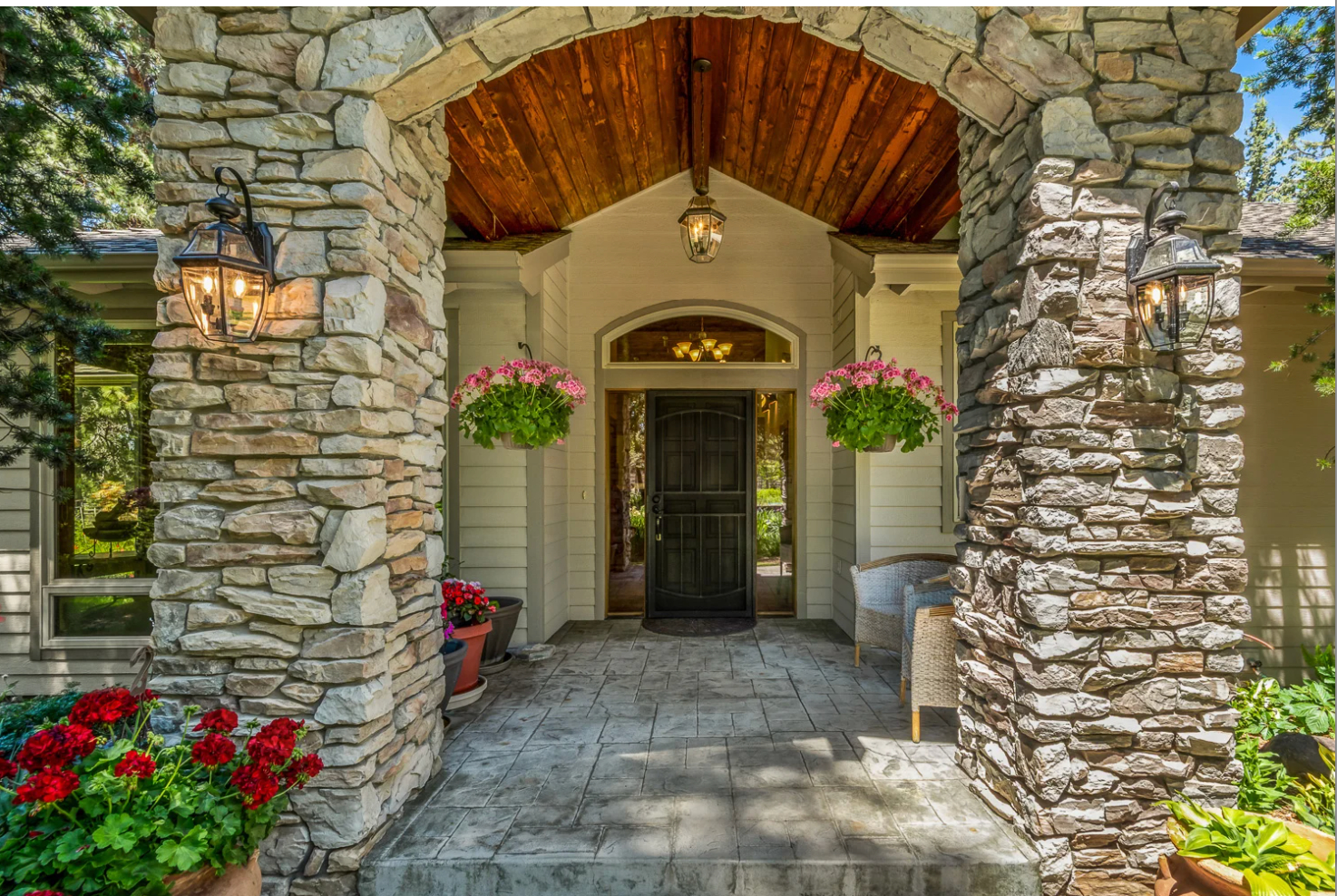 Escape to a remarkable Central Oregon equestrian retreat where wide-open spaces, breathtaking Cascade Mountain views, and the peaceful... - Photo 4