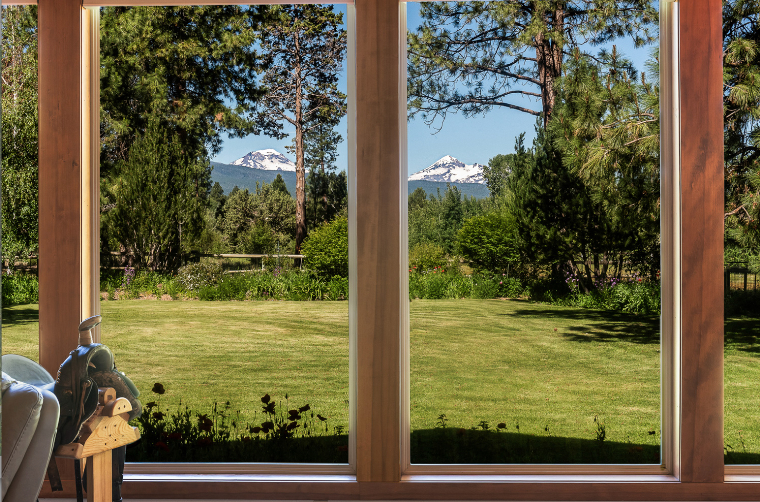 Escape to a remarkable Central Oregon equestrian retreat where wide-open spaces, breathtaking Cascade Mountain views, and the peaceful... - Photo 3