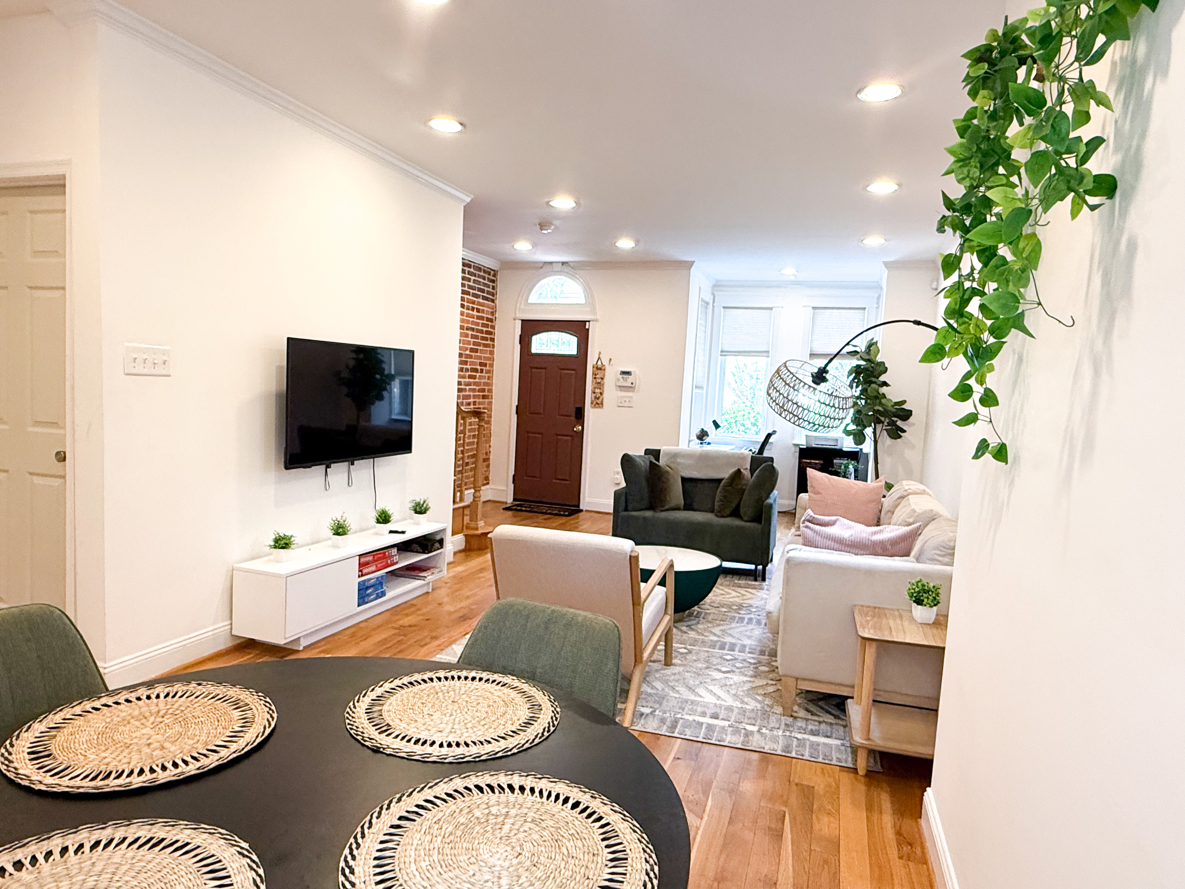 Your Capitol Hill Retreat - Photo 2