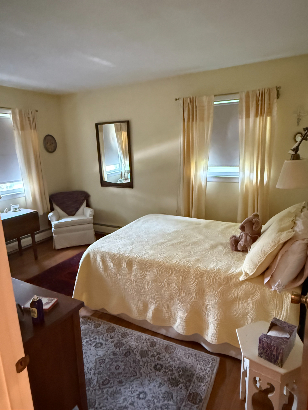 Stylish Furnished Split-Level Home with 3 Bedrooms, Modern Comforts & Ample Parking - Photo 9
