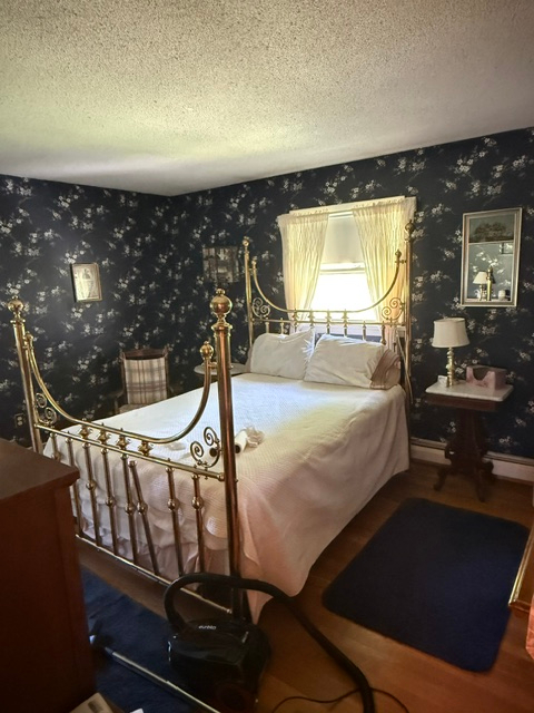 Stylish Furnished Split-Level Home with 3 Bedrooms, Modern Comforts & Ample Parking - Photo 8