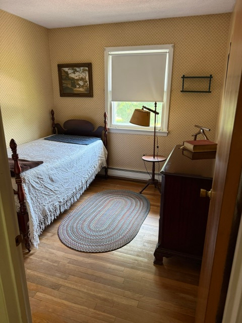 Stylish Furnished Split-Level Home with 3 Bedrooms, Modern Comforts & Ample Parking - Photo 10
