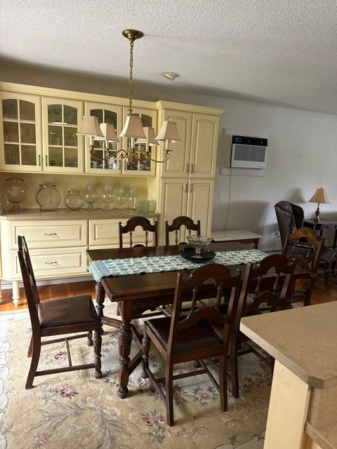 Stylish Furnished Split-Level Home with 3 Bedrooms, Modern Comforts & Ample Parking - Photo 4