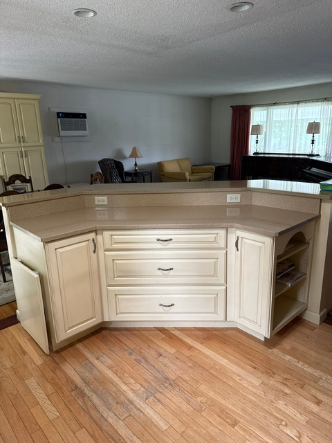 Stylish Furnished Split-Level Home with 3 Bedrooms, Modern Comforts & Ample Parking - Photo 6