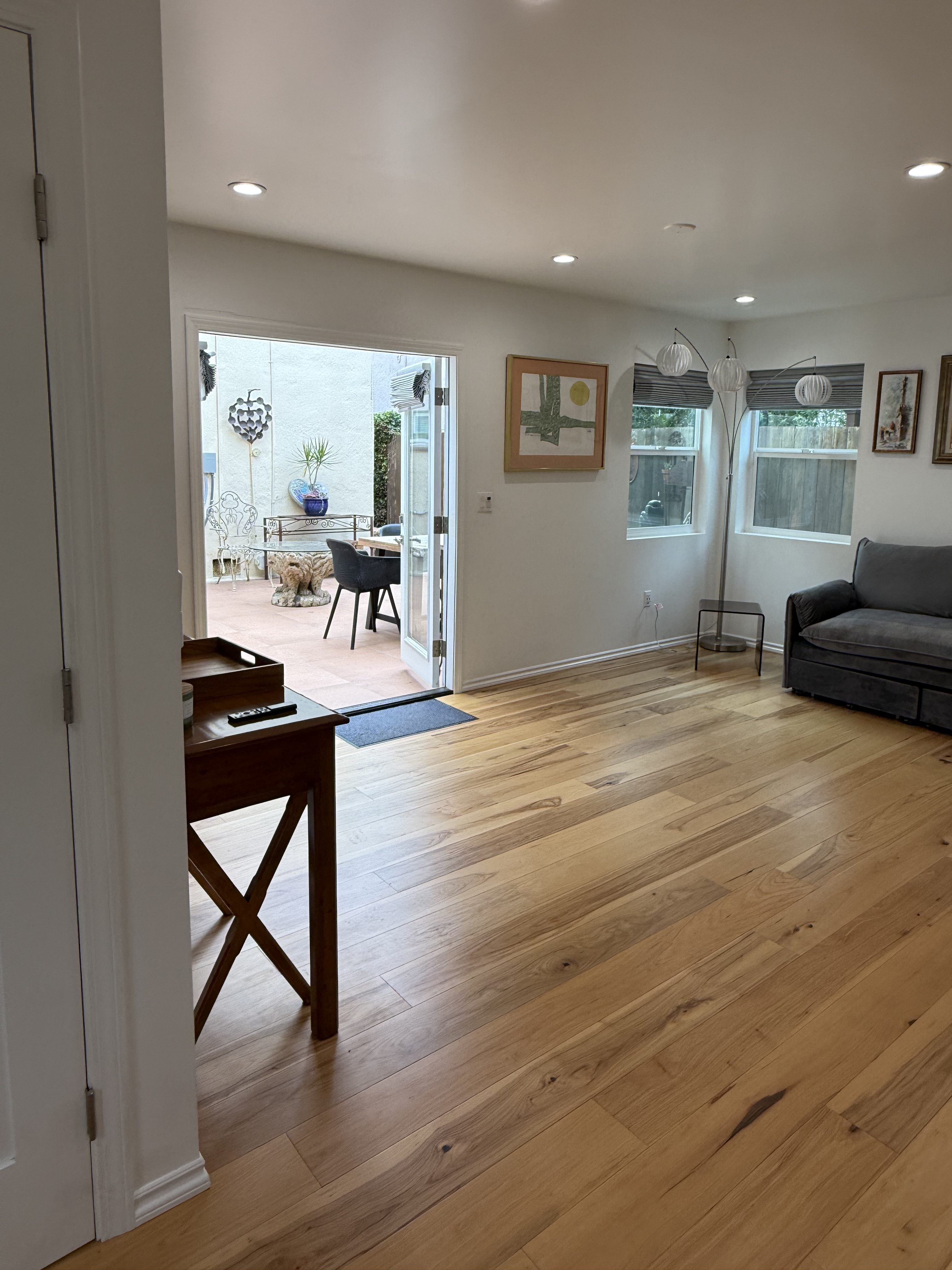 Stunning Stand-Alone Guest House in the Heart of LA - Walkable & Cultural - Photo 4