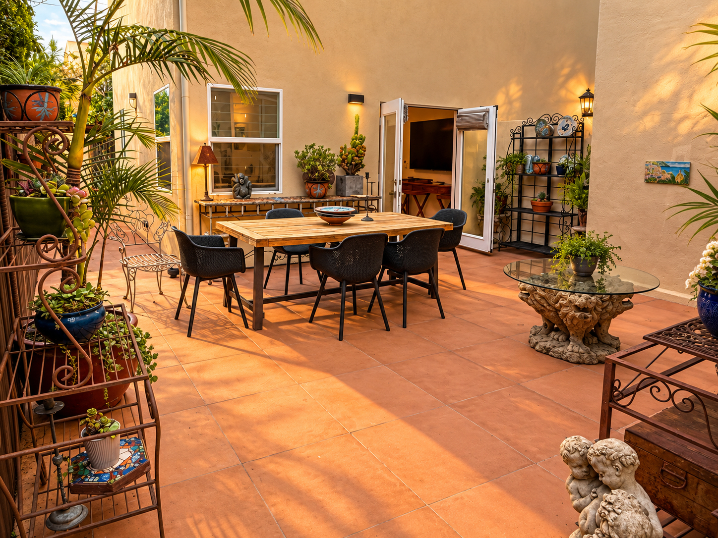 Stunning Stand-Alone Guest House in the Heart of LA - Walkable & Cultural - Photo 1
