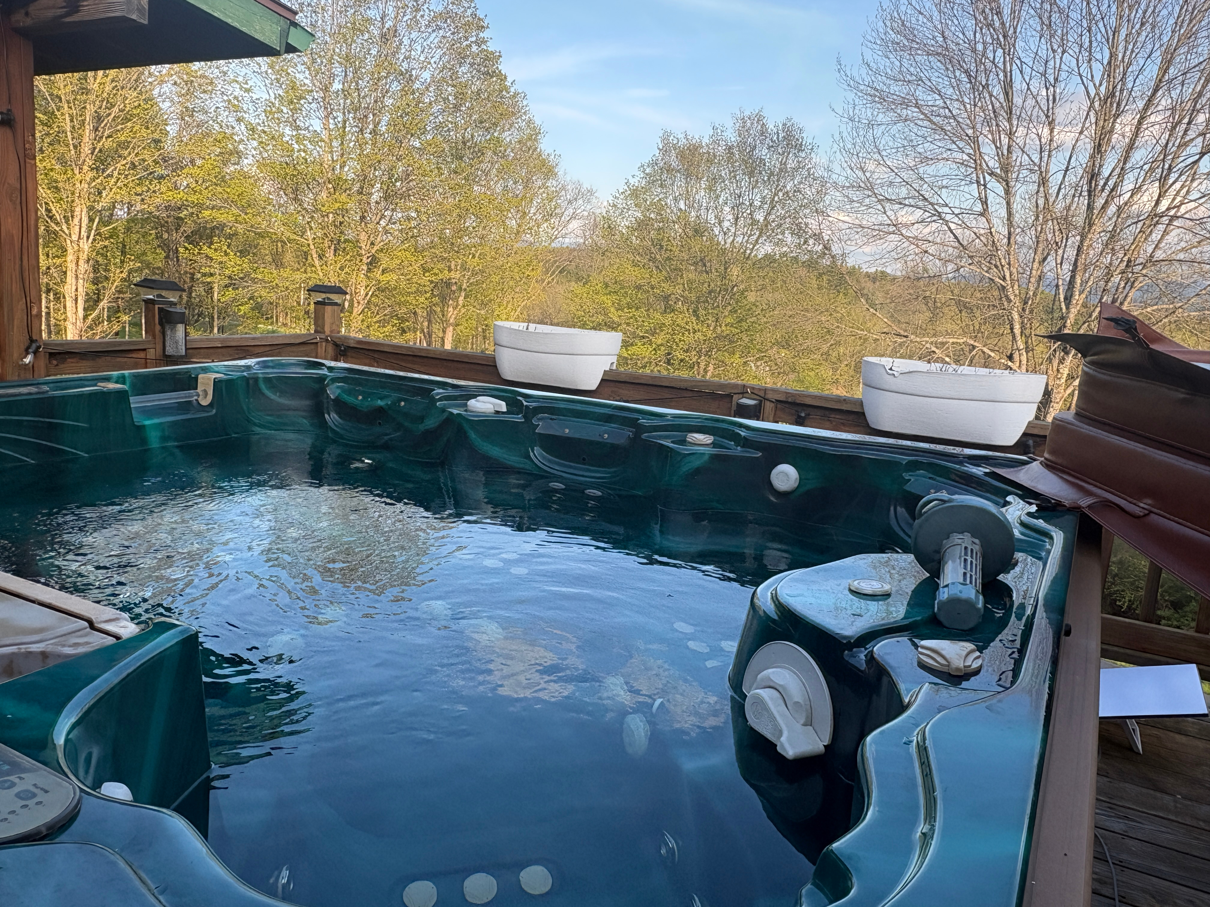 Quiet Farm Stay - Pool Table - Game Room - Hot Tub - Sleeps 6 - Photo 3
