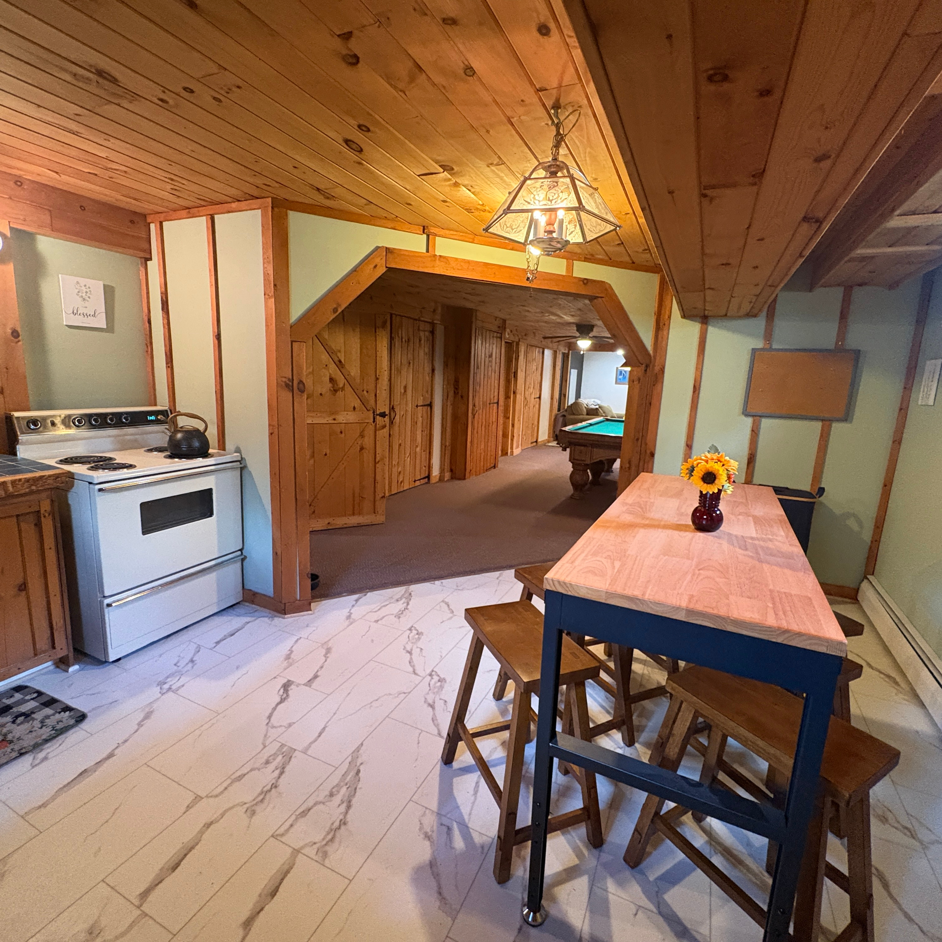 Quiet Farm Stay - Pool Table - Game Room - Hot Tub - Sleeps 6 - Photo 9