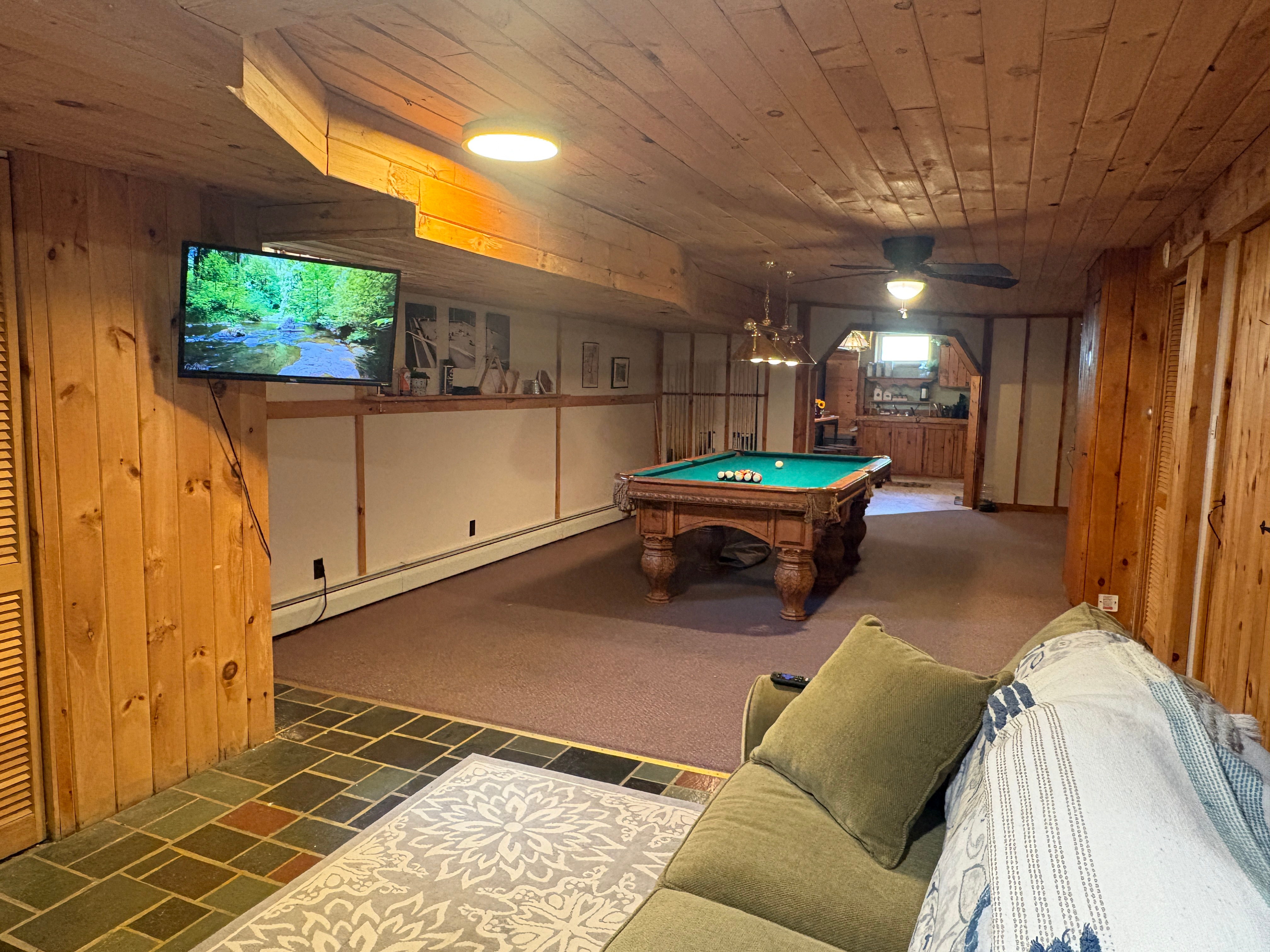 Quiet Farm Stay - Pool Table - Game Room - Hot Tub - Sleeps 6 - Photo 8