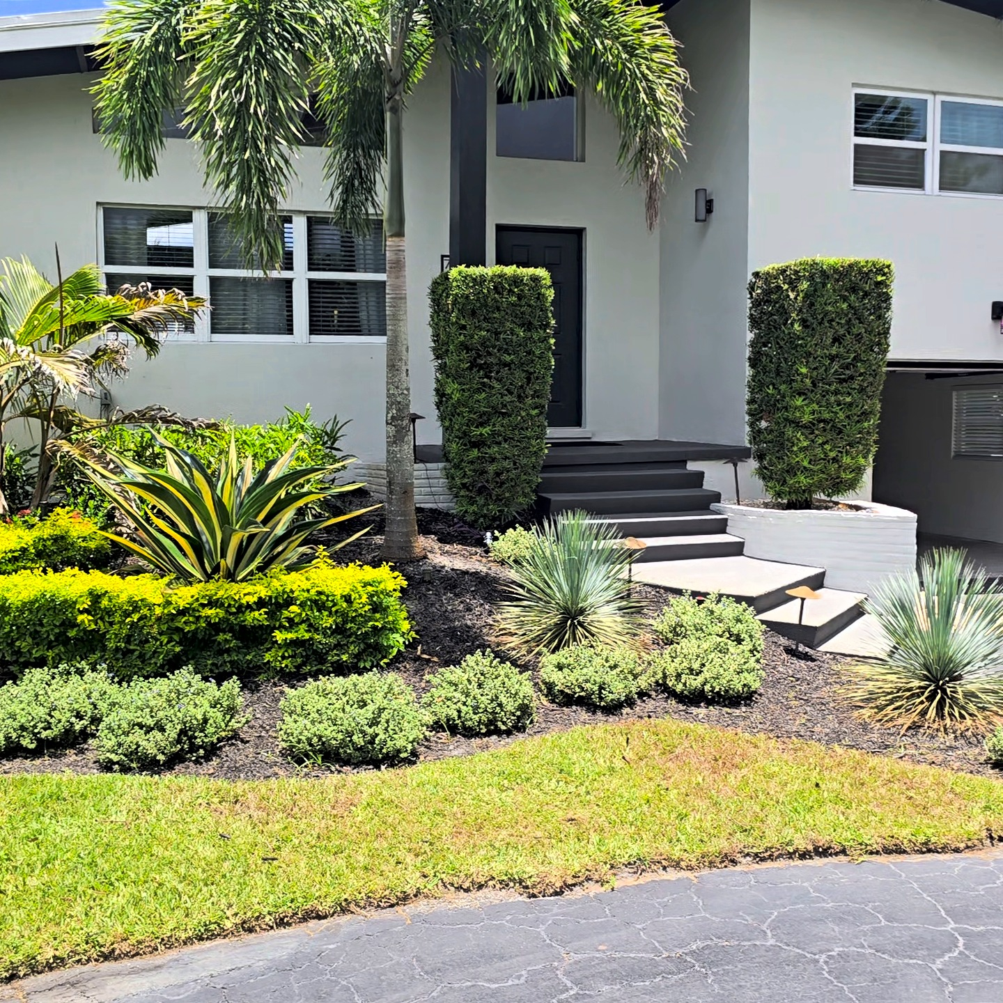 Heated Pool Home + Game Room, Furnished Monthly Stays - Photo 3